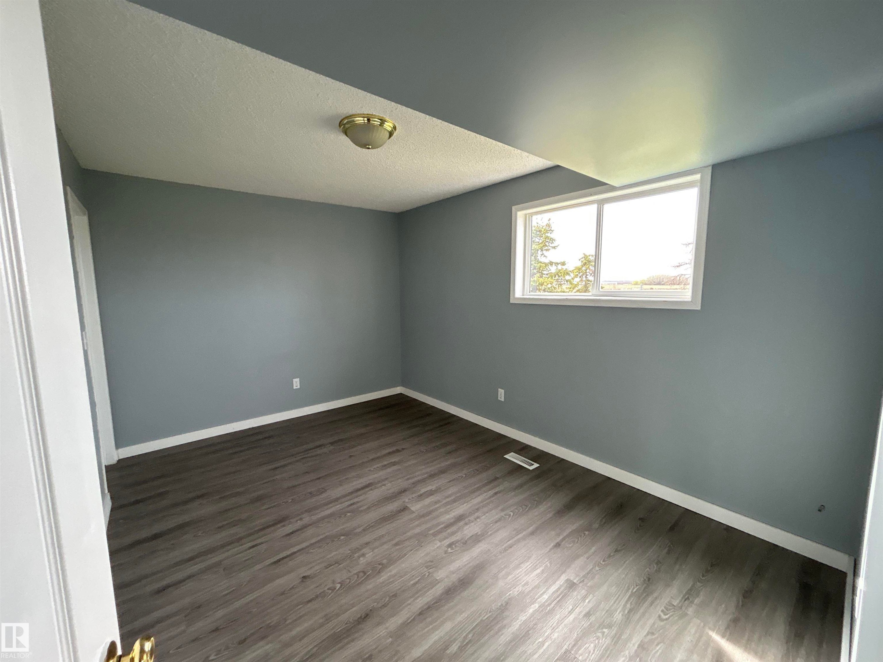 4420 50 Street, Rural Lamont County, AB - Indoor Photo Showing Other Room