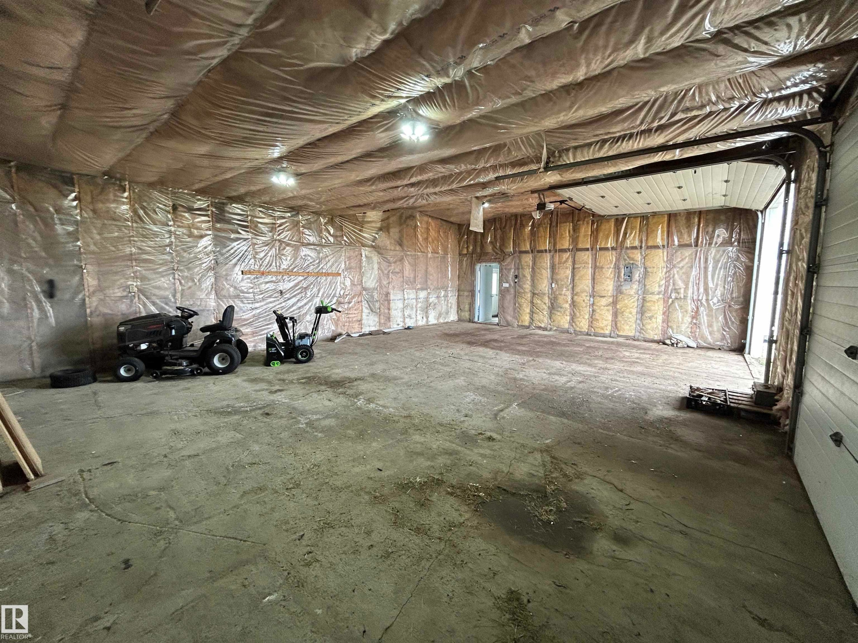 4420 50 Street, Rural Lamont County, AB - Indoor Photo Showing Garage