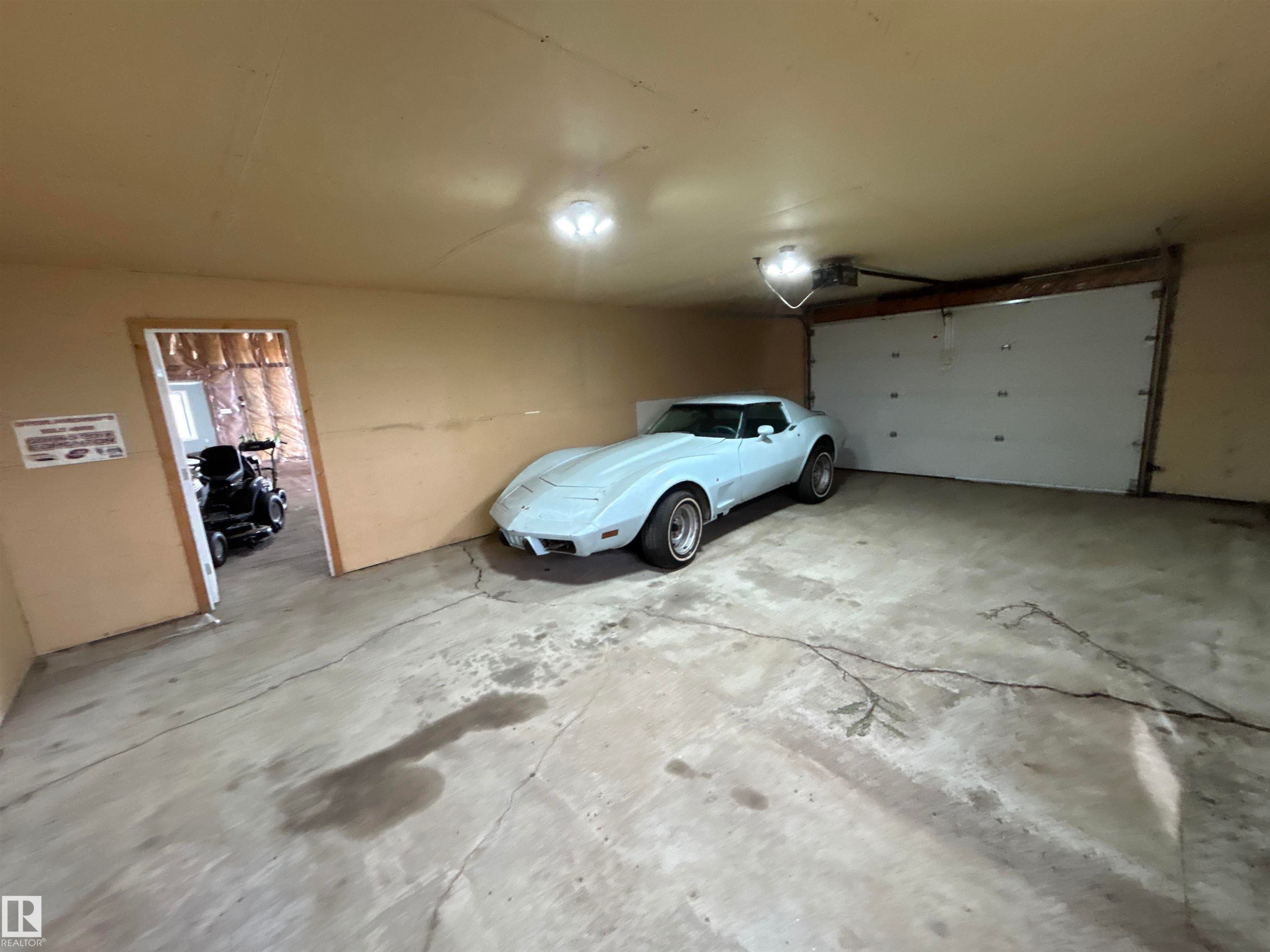 4420 50 Street, Rural Lamont County, AB - Indoor Photo Showing Garage