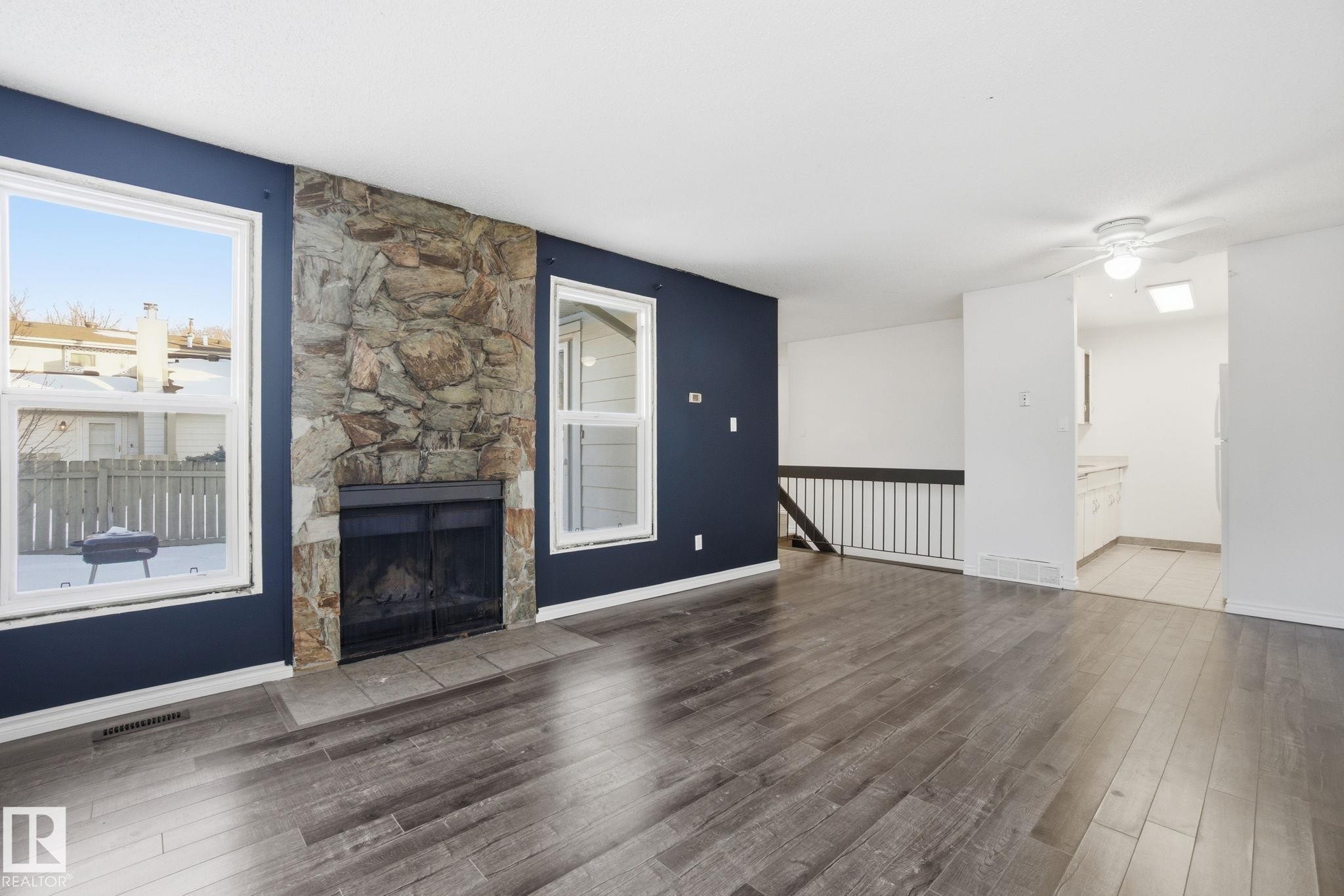 1130 Knottwood Road E, Edmonton, AB - Indoor Photo Showing Other Room