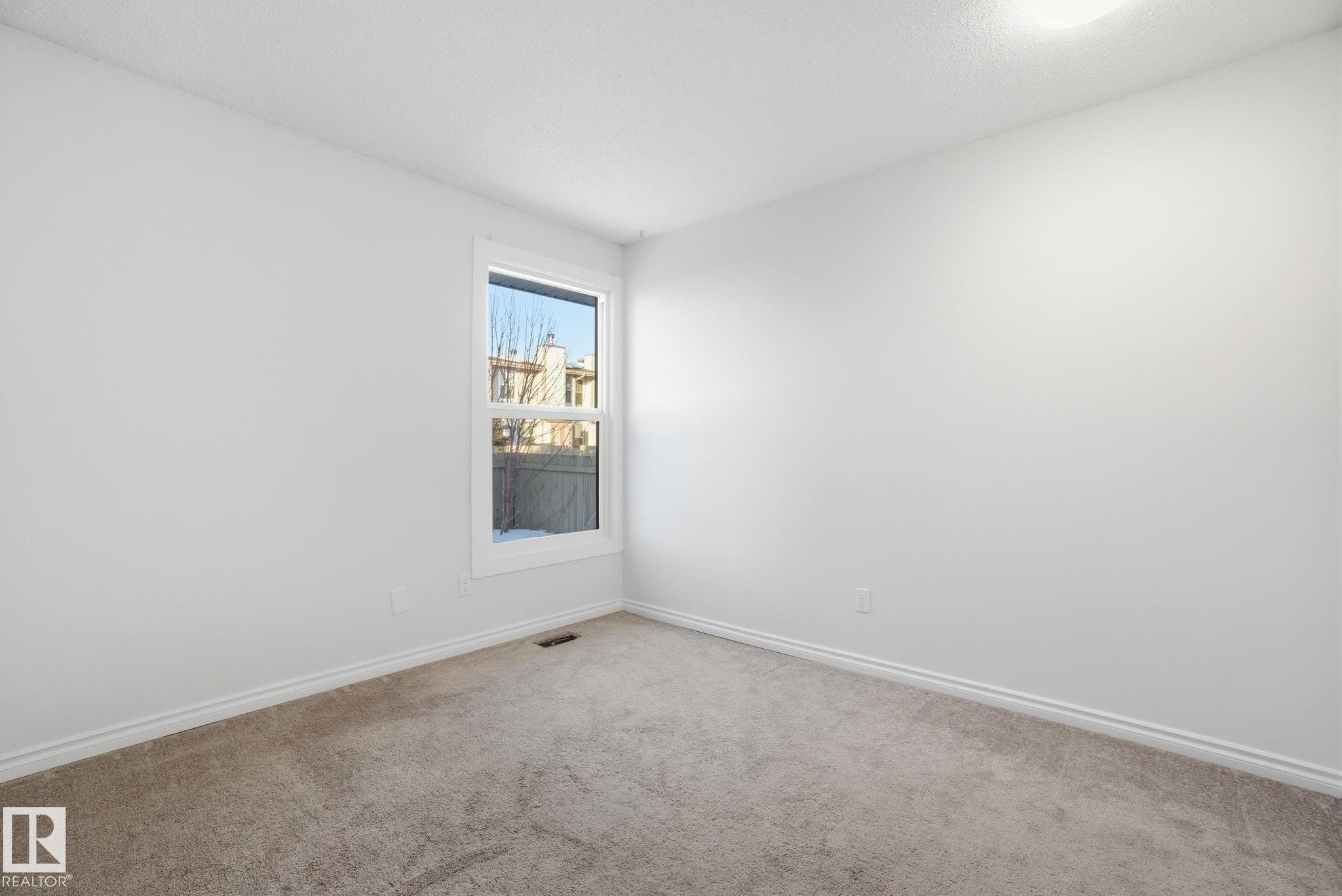 1130 Knottwood Road E, Edmonton, AB - Indoor Photo Showing Other Room
