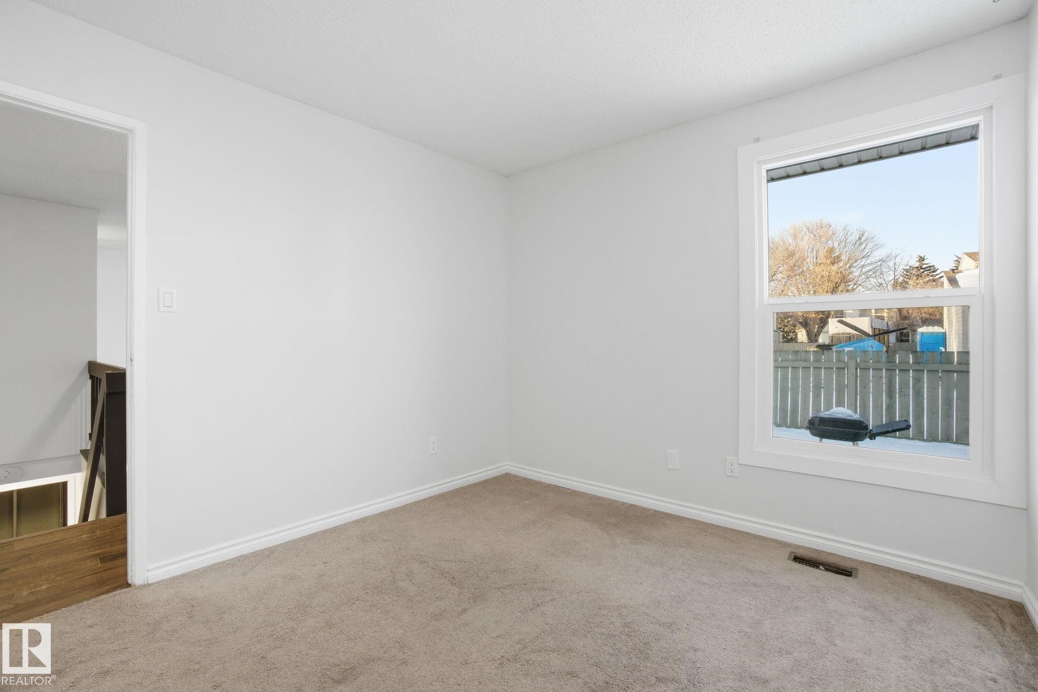 1130 Knottwood Road E, Edmonton, AB - Indoor Photo Showing Other Room