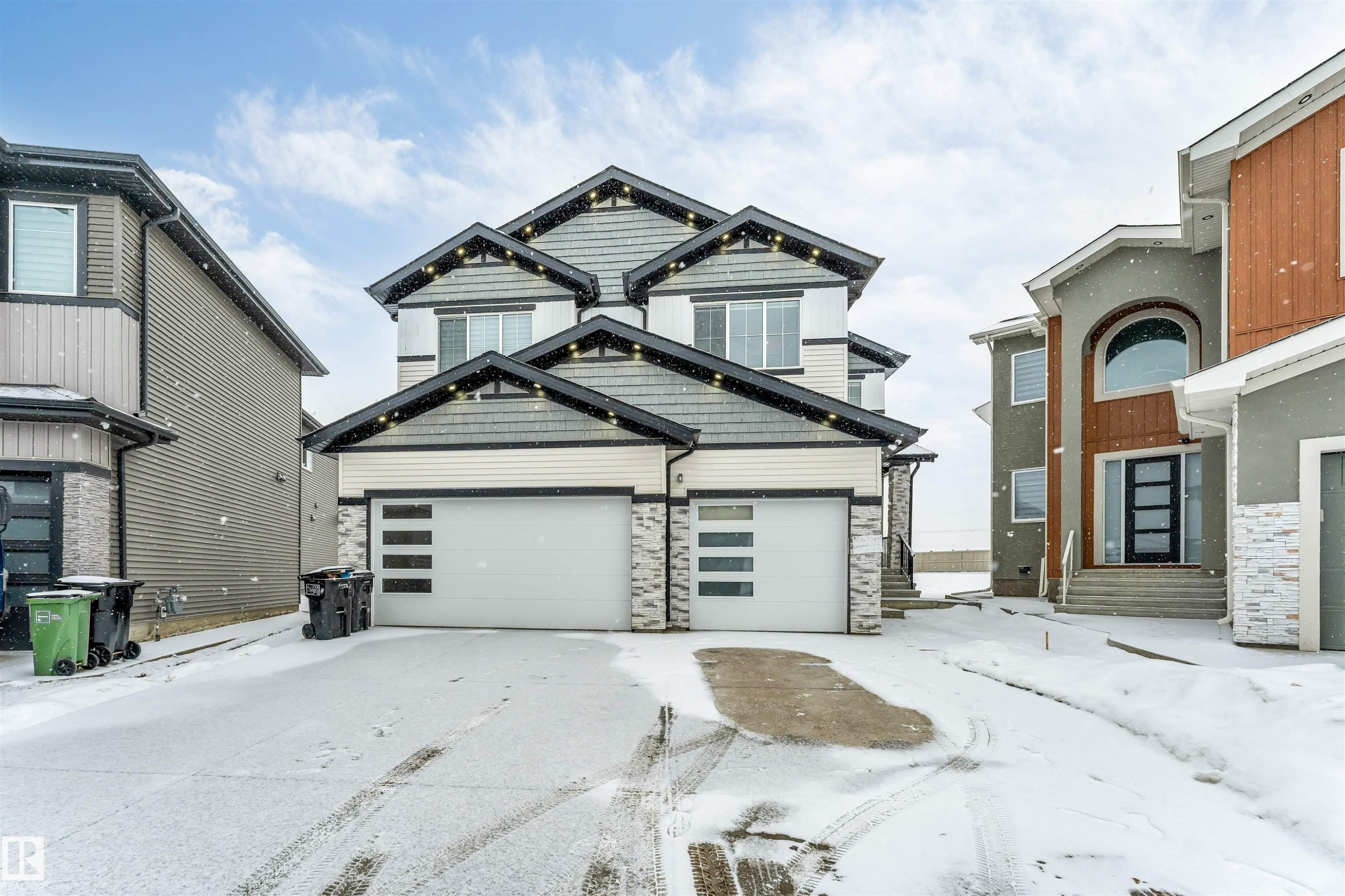 304 33 Avenue, Edmonton, AB - Outdoor With Facade