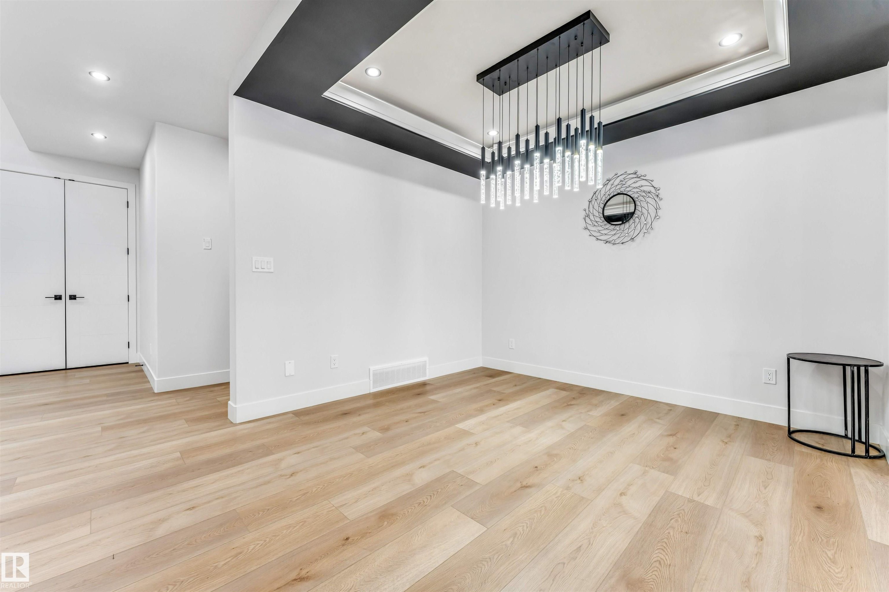 304 33 Avenue, Edmonton, AB - Indoor Photo Showing Other Room