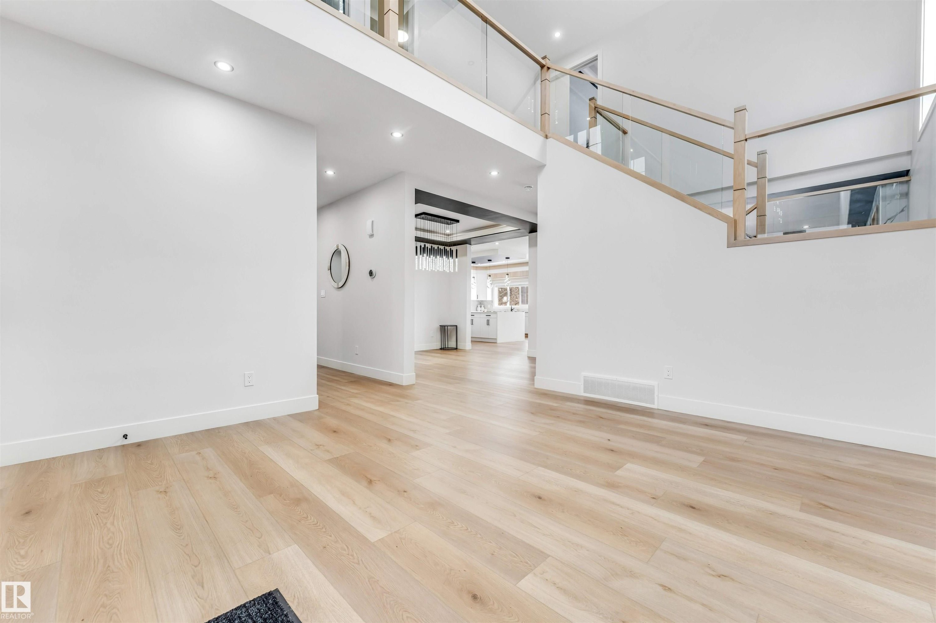 304 33 Avenue, Edmonton, AB - Indoor Photo Showing Other Room