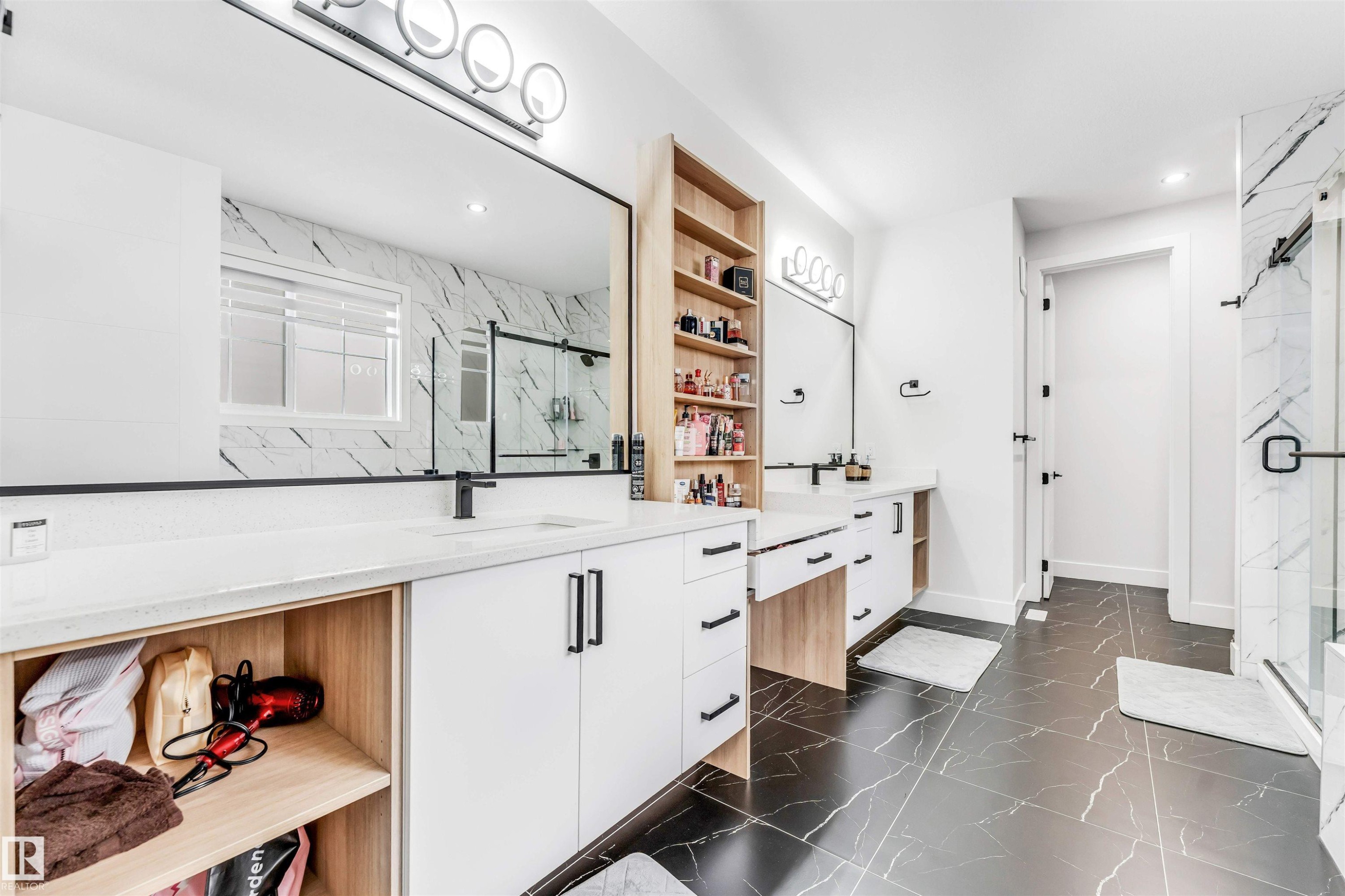 304 33 Avenue, Edmonton, AB - Indoor