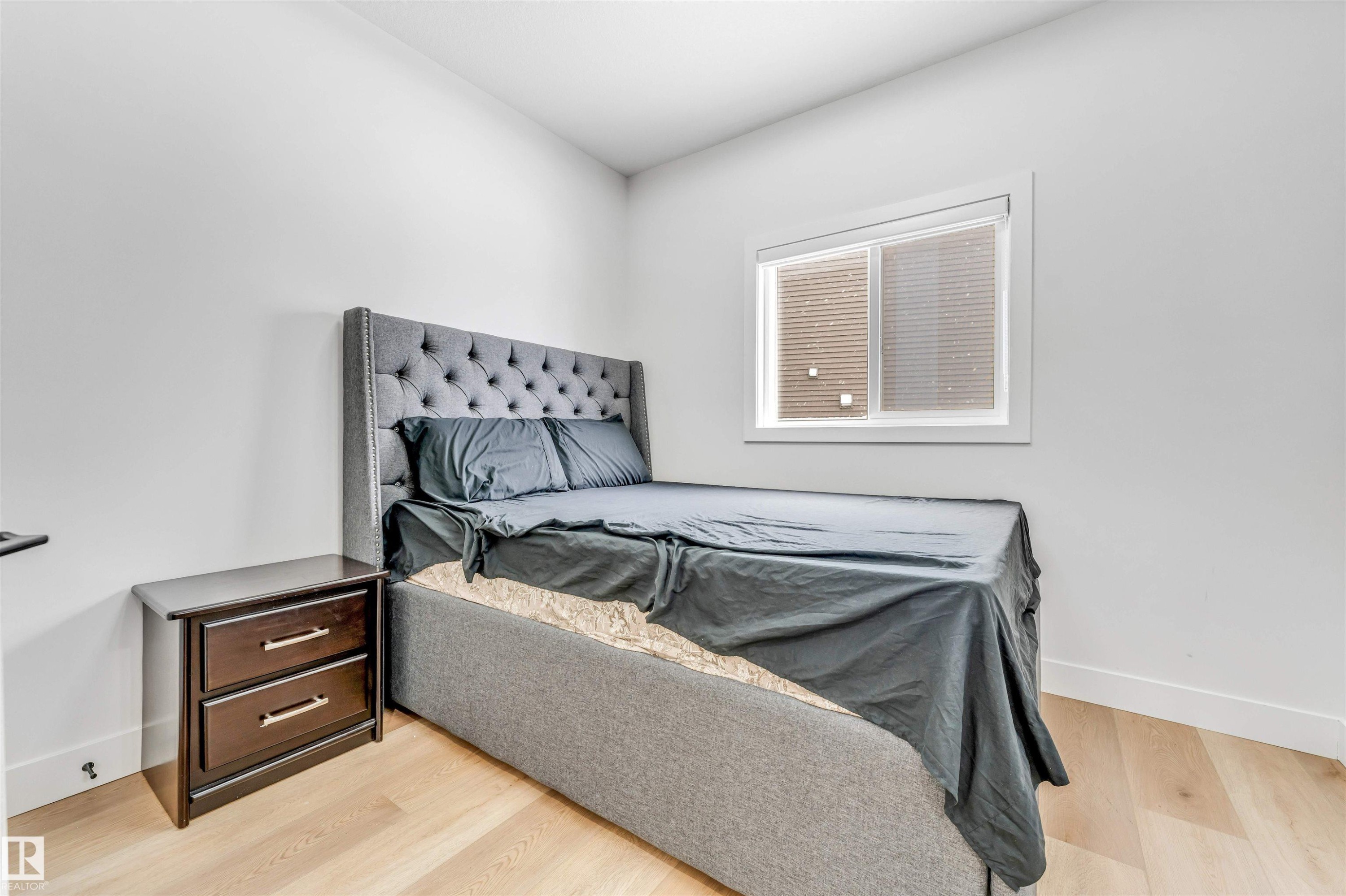304 33 Avenue, Edmonton, AB - Indoor Photo Showing Bedroom