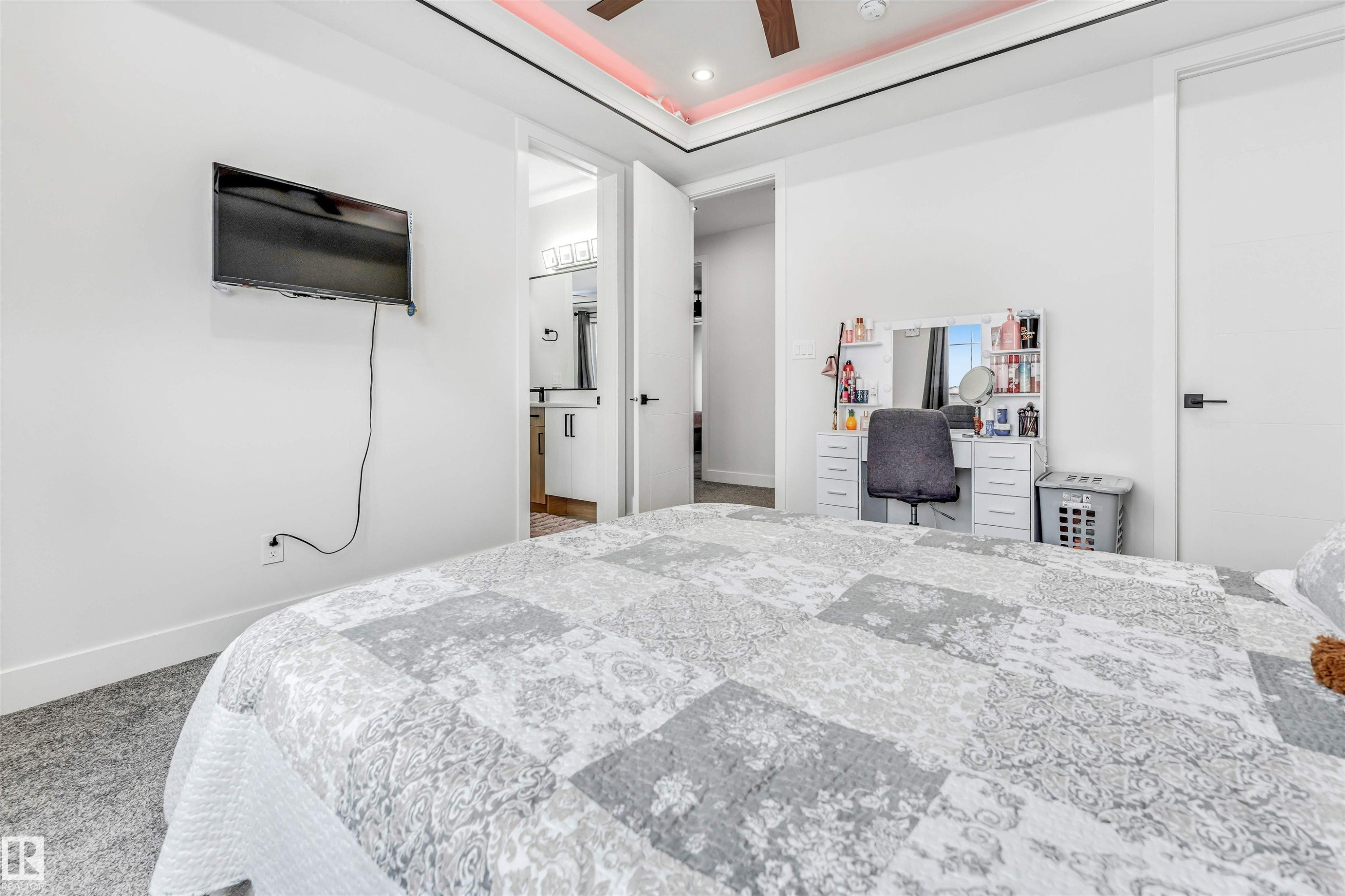 304 33 Avenue, Edmonton, AB - Indoor Photo Showing Bedroom