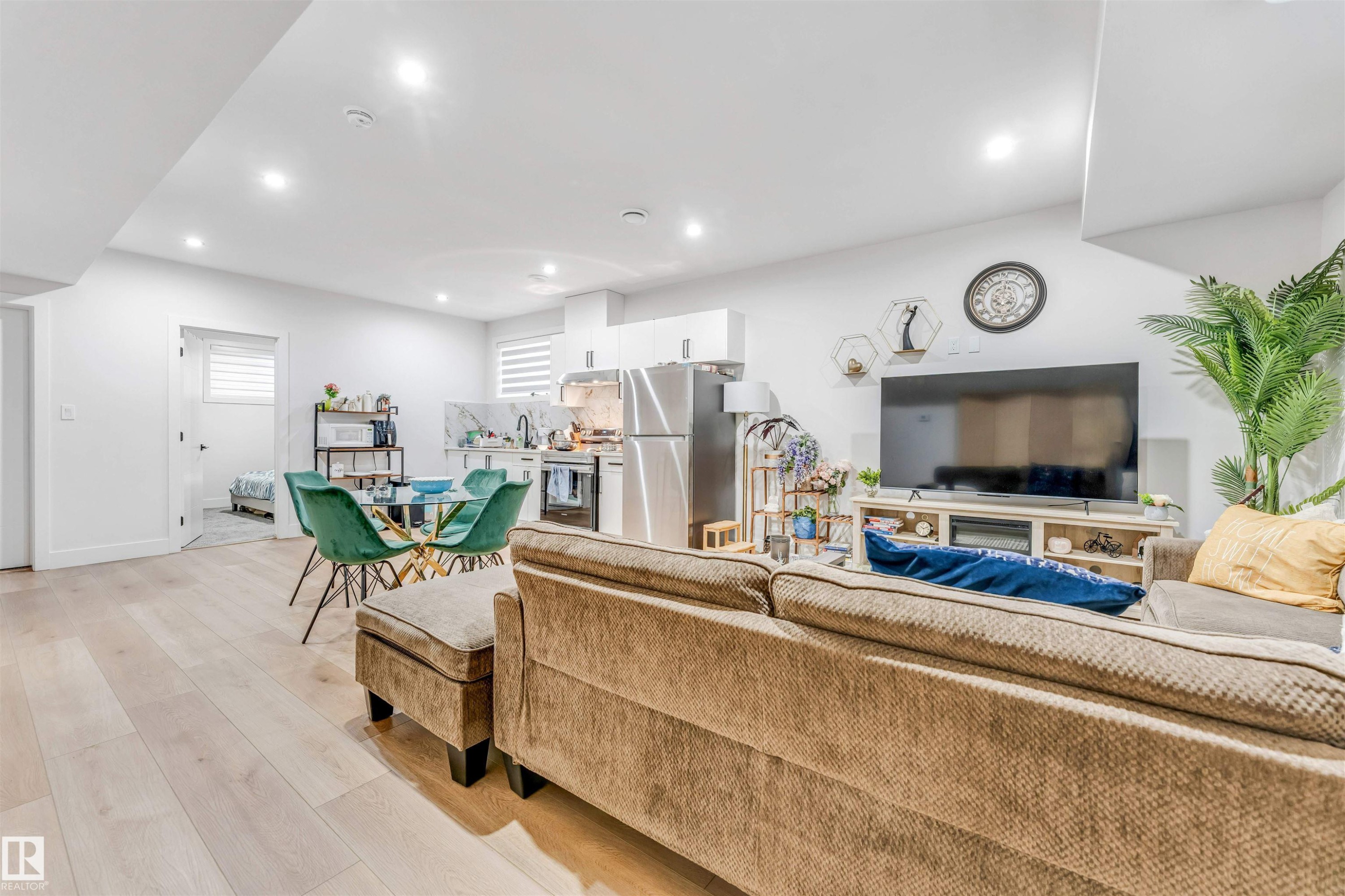 304 33 Avenue, Edmonton, AB - Indoor