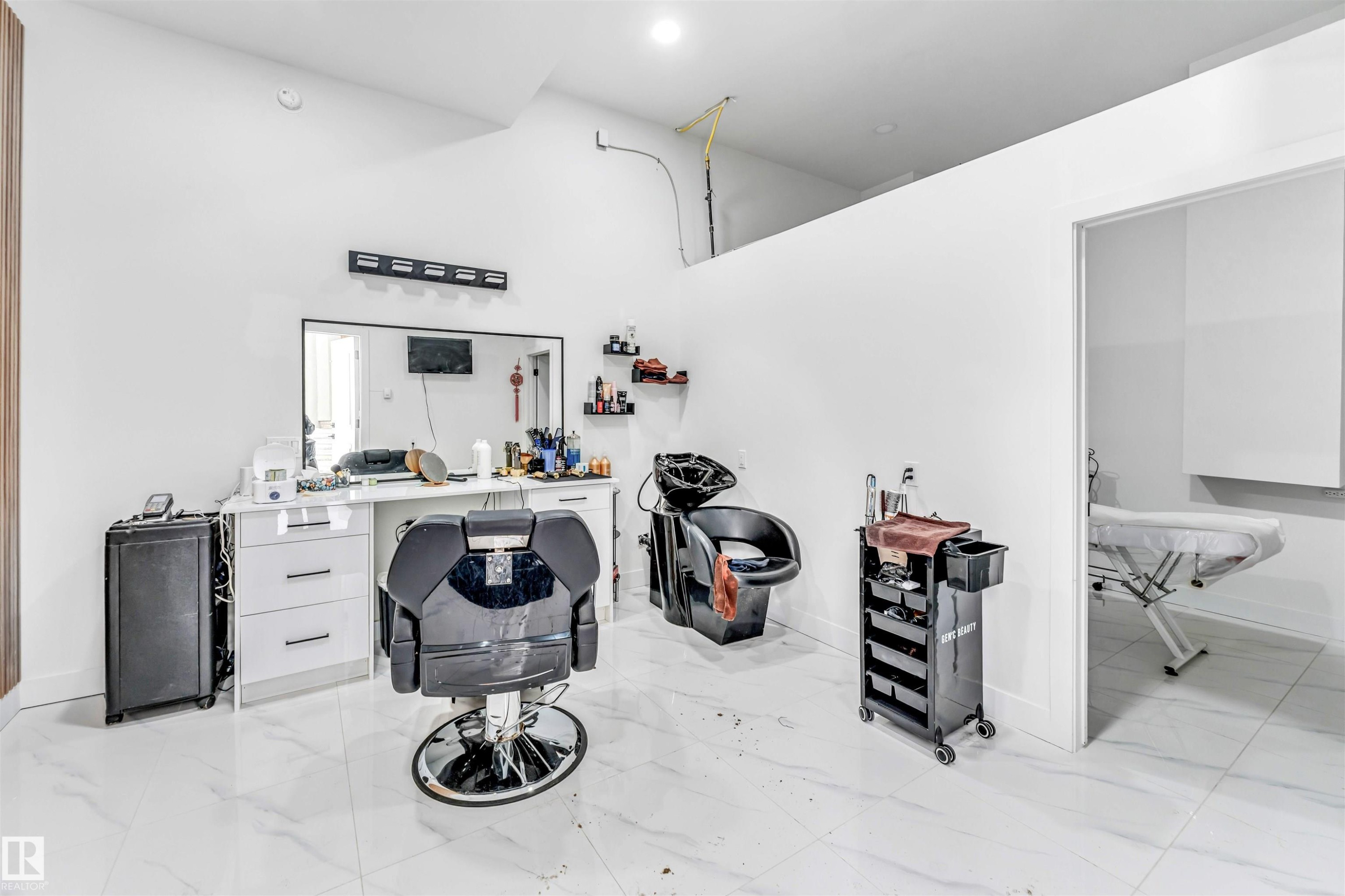 304 33 Avenue, Edmonton, AB - Indoor