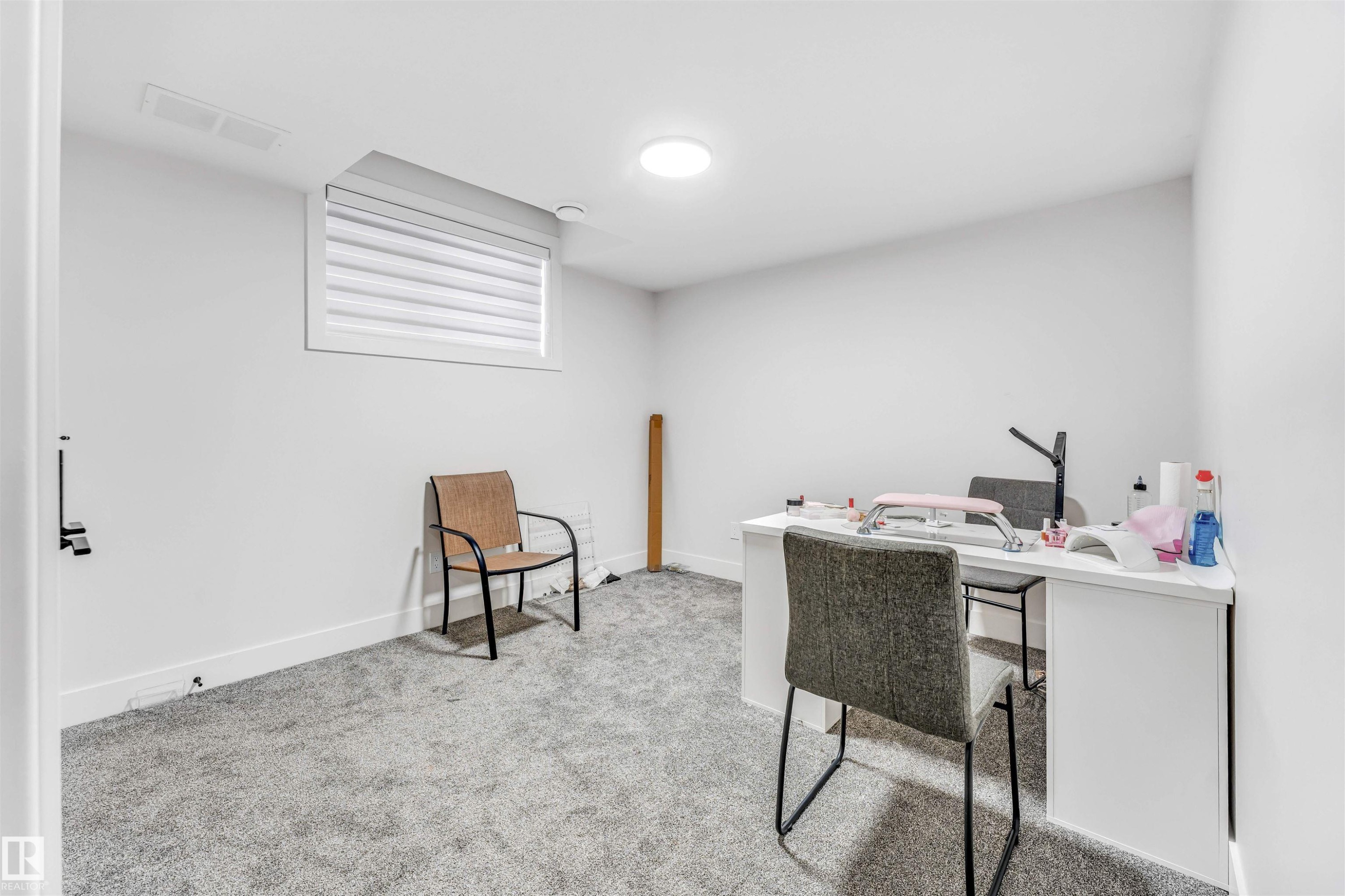 304 33 Avenue, Edmonton, AB - Indoor Photo Showing Office