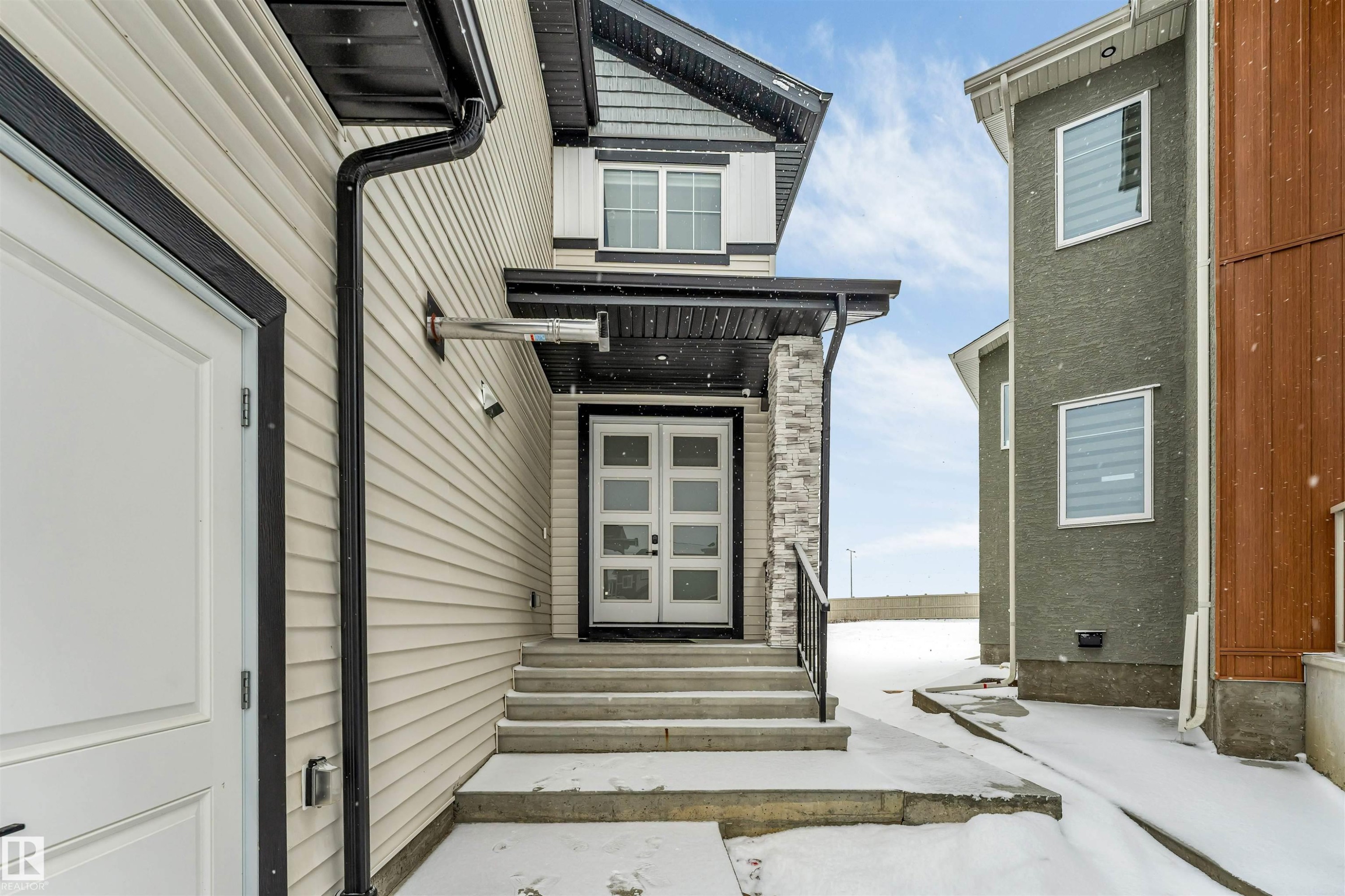304 33 Avenue, Edmonton, AB - Outdoor With Exterior