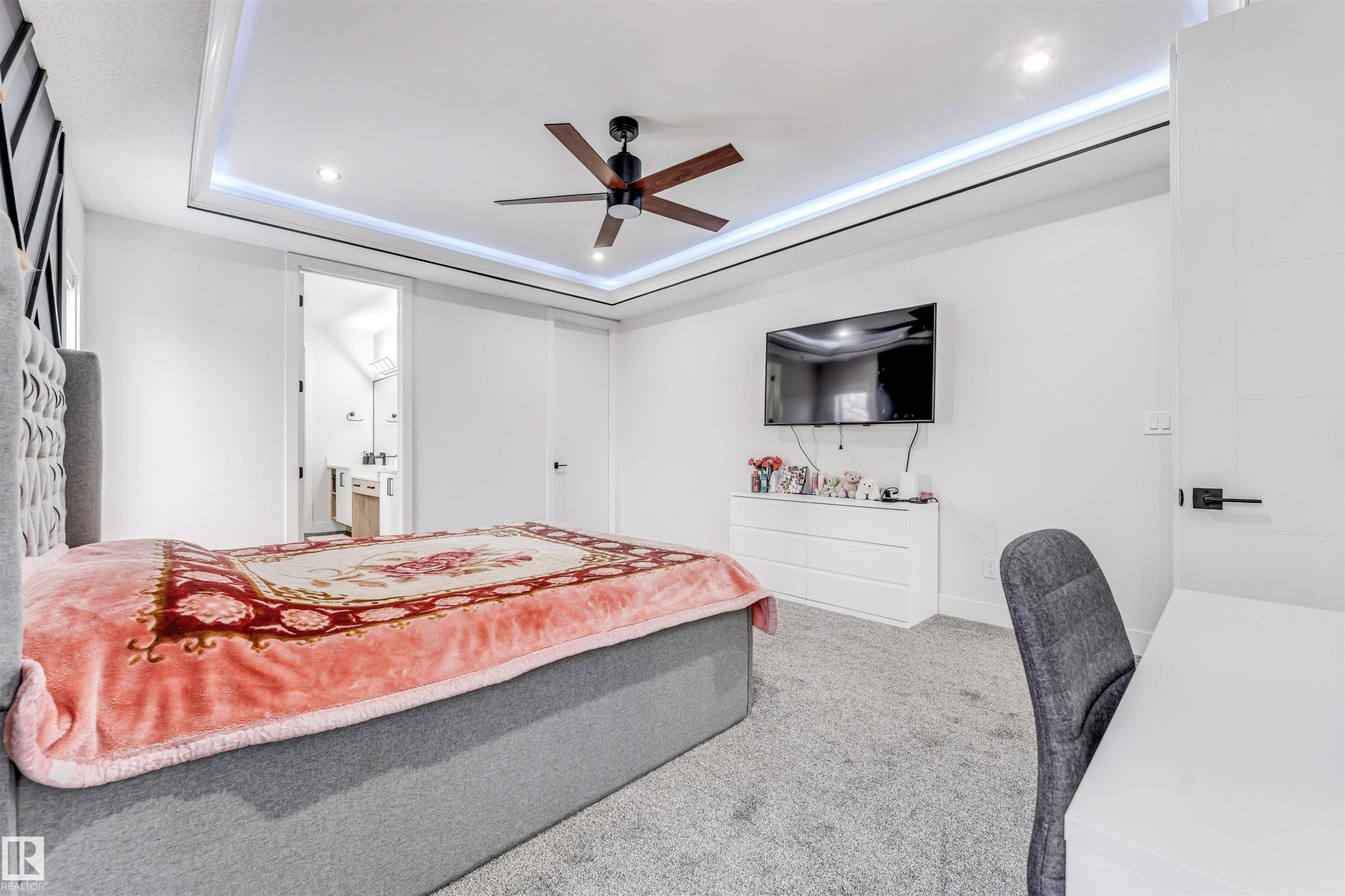 304 33 Avenue, Edmonton, AB - Indoor Photo Showing Bedroom