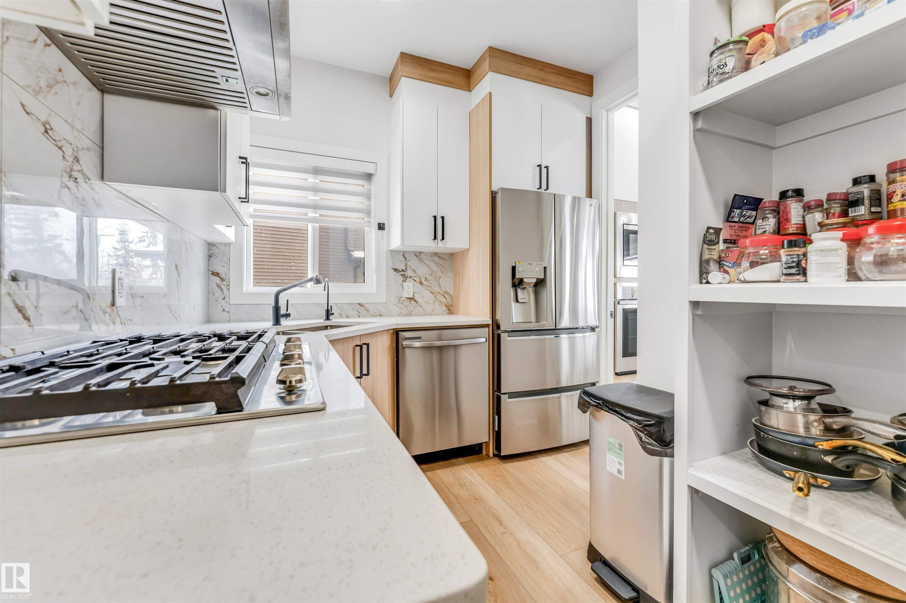 304 33 Avenue, Edmonton, AB - Indoor Photo Showing Kitchen