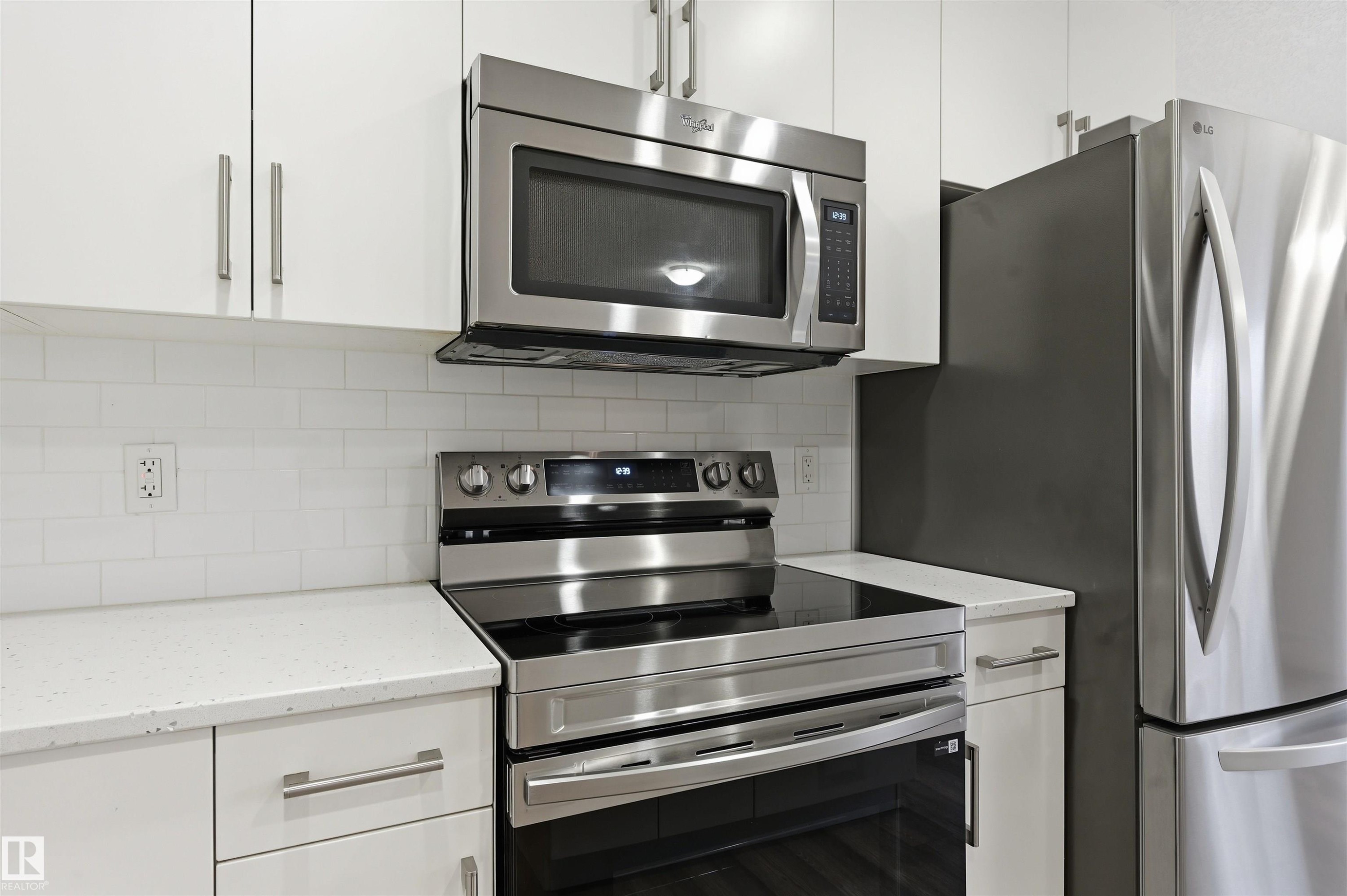 3609 Atkinson Loop, Edmonton, AB - Indoor Photo Showing Kitchen With Stainless Steel Kitchen