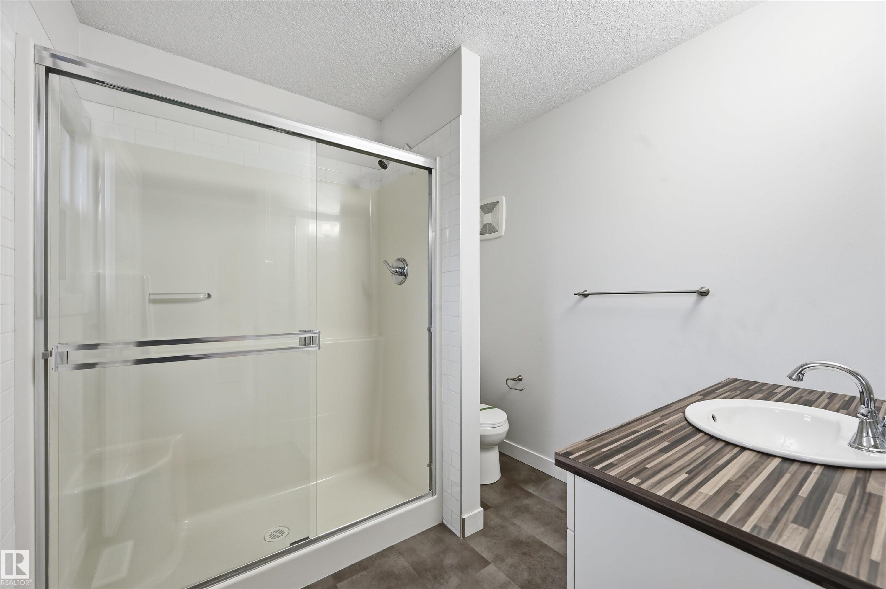 3609 Atkinson Loop, Edmonton, AB - Indoor Photo Showing Bathroom