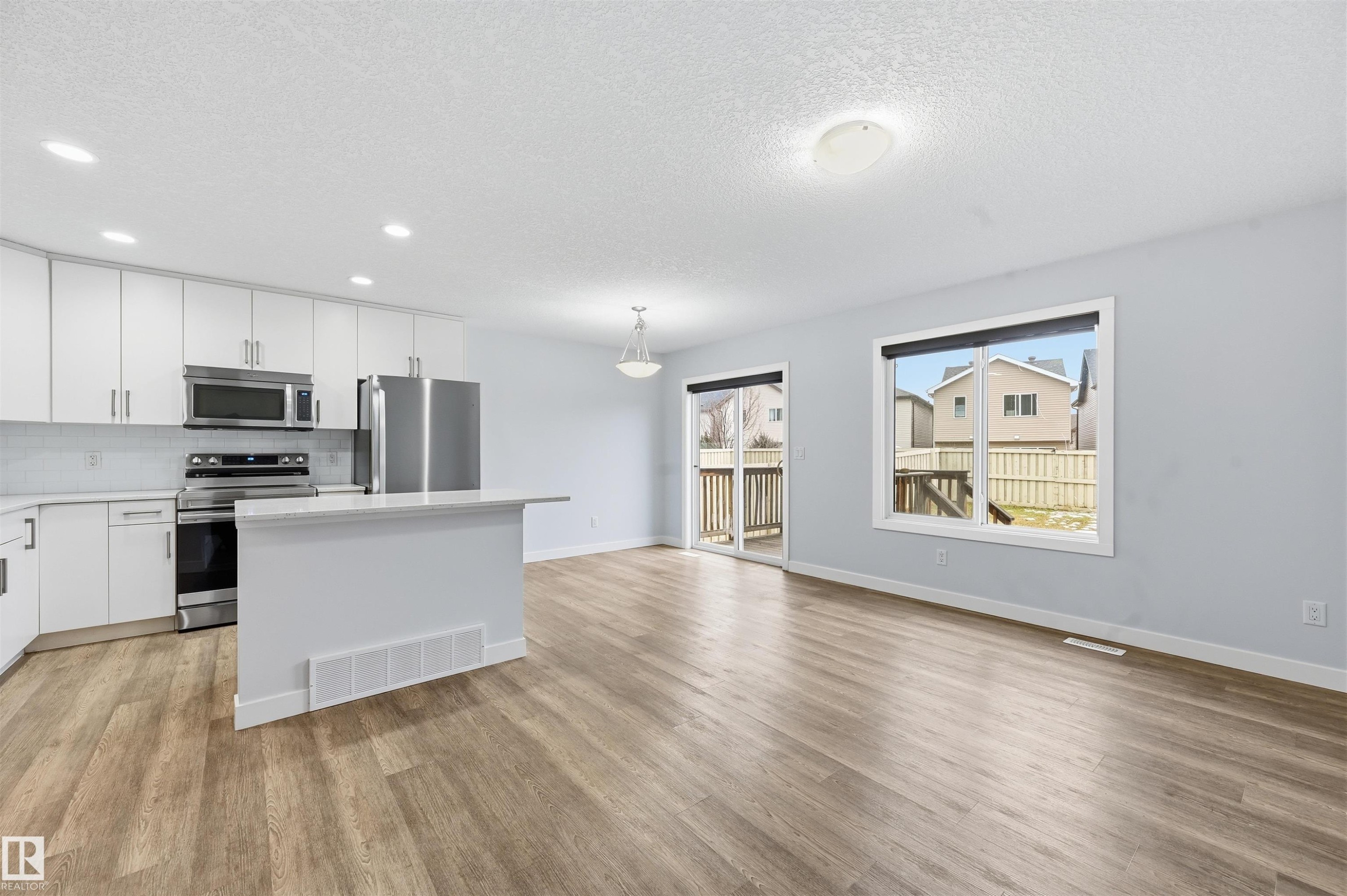 3609 Atkinson Loop, Edmonton, AB - Indoor Photo Showing Kitchen With Stainless Steel Kitchen