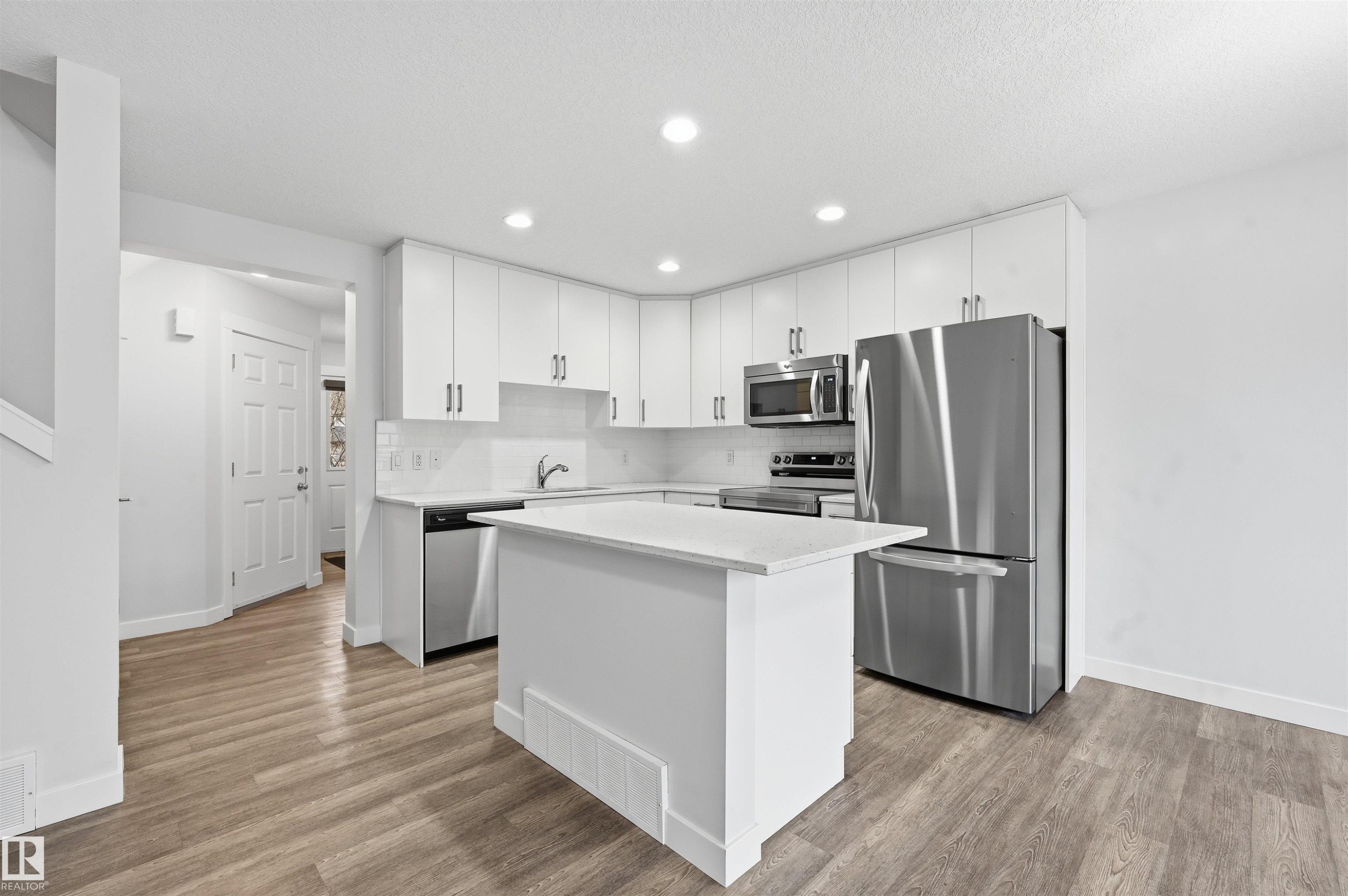 3609 Atkinson Loop, Edmonton, AB - Indoor Photo Showing Kitchen With Stainless Steel Kitchen With Upgraded Kitchen