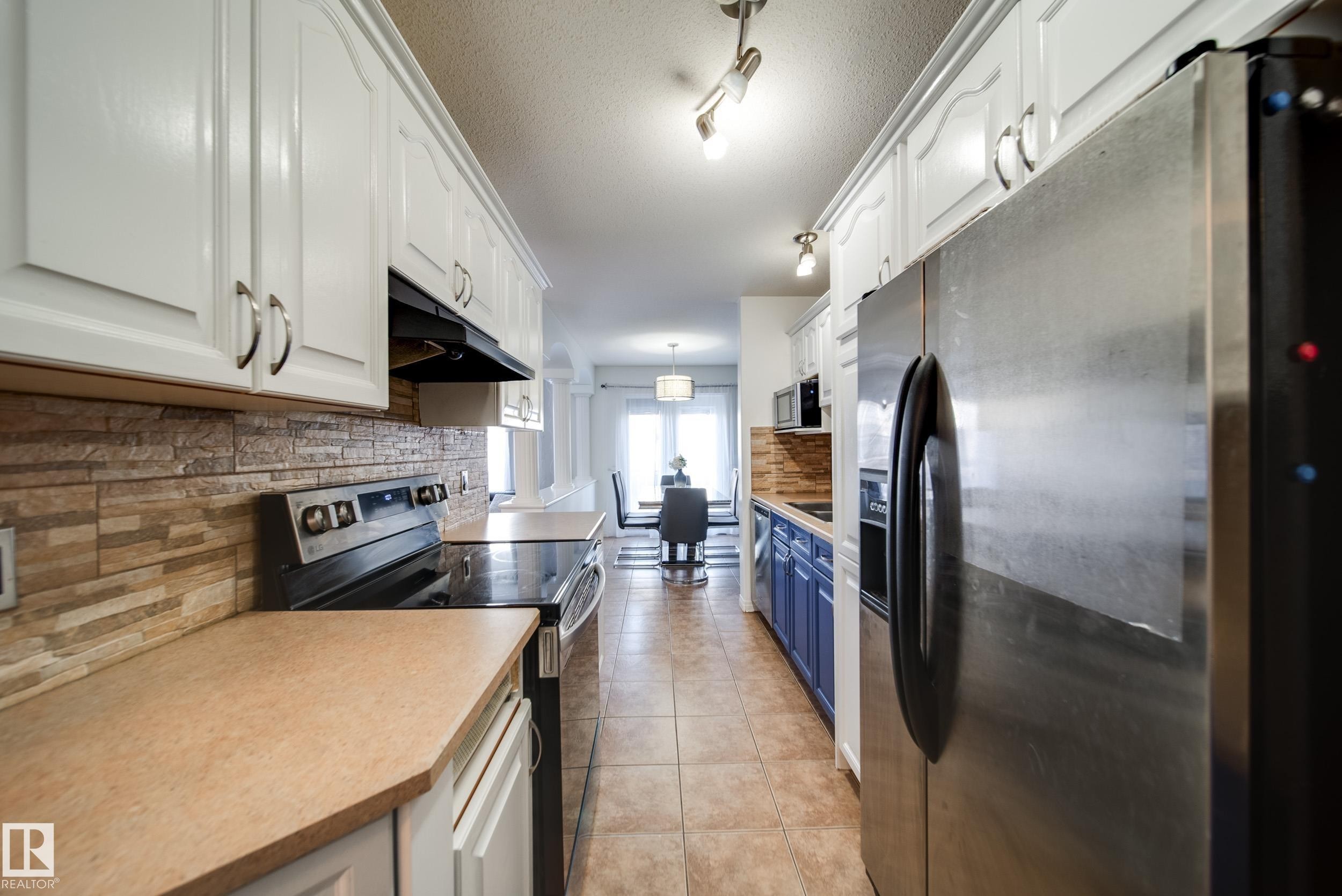 3716 160A Avenue, Edmonton, AB - Indoor Photo Showing Kitchen