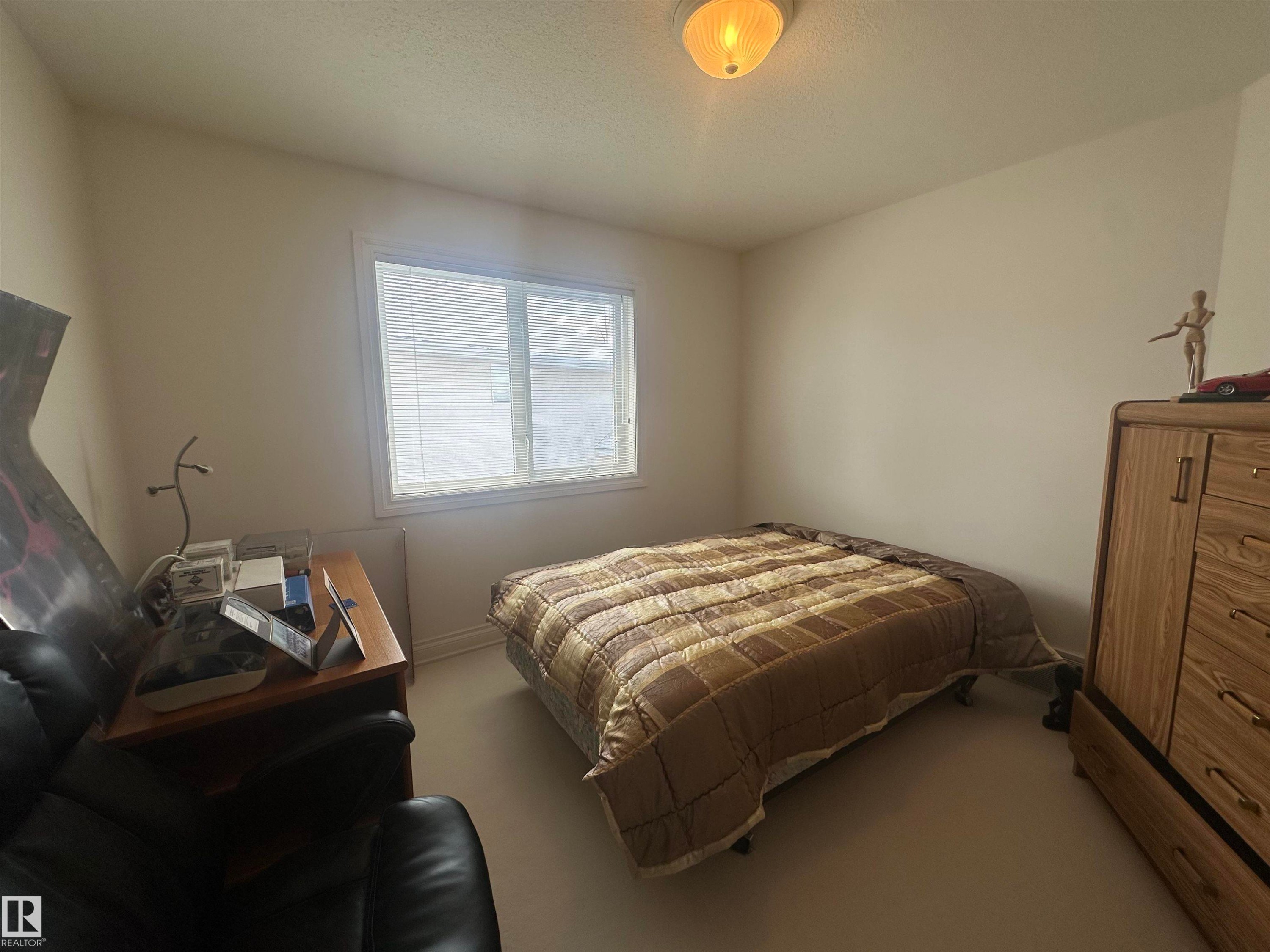 11524 14A Avenue, Edmonton, AB - Indoor Photo Showing Bedroom