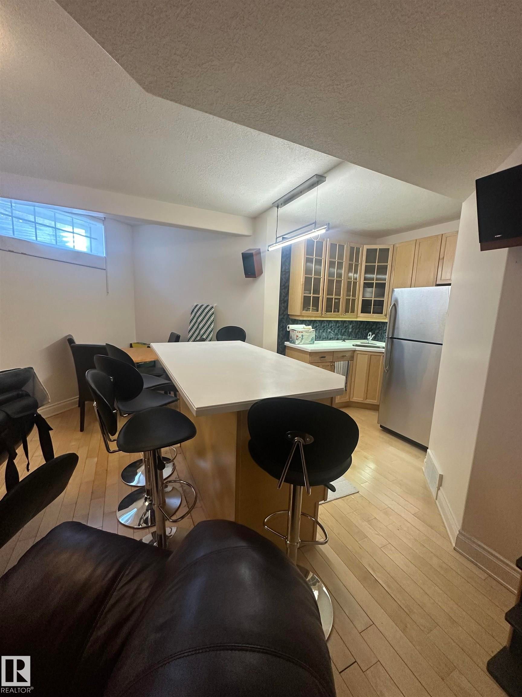 11524 14A Avenue, Edmonton, AB - Indoor