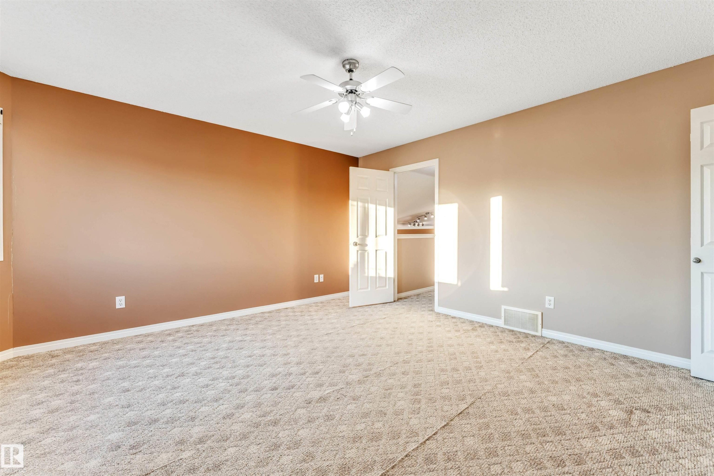 3331 26 Street, Edmonton, AB - Indoor Photo Showing Other Room