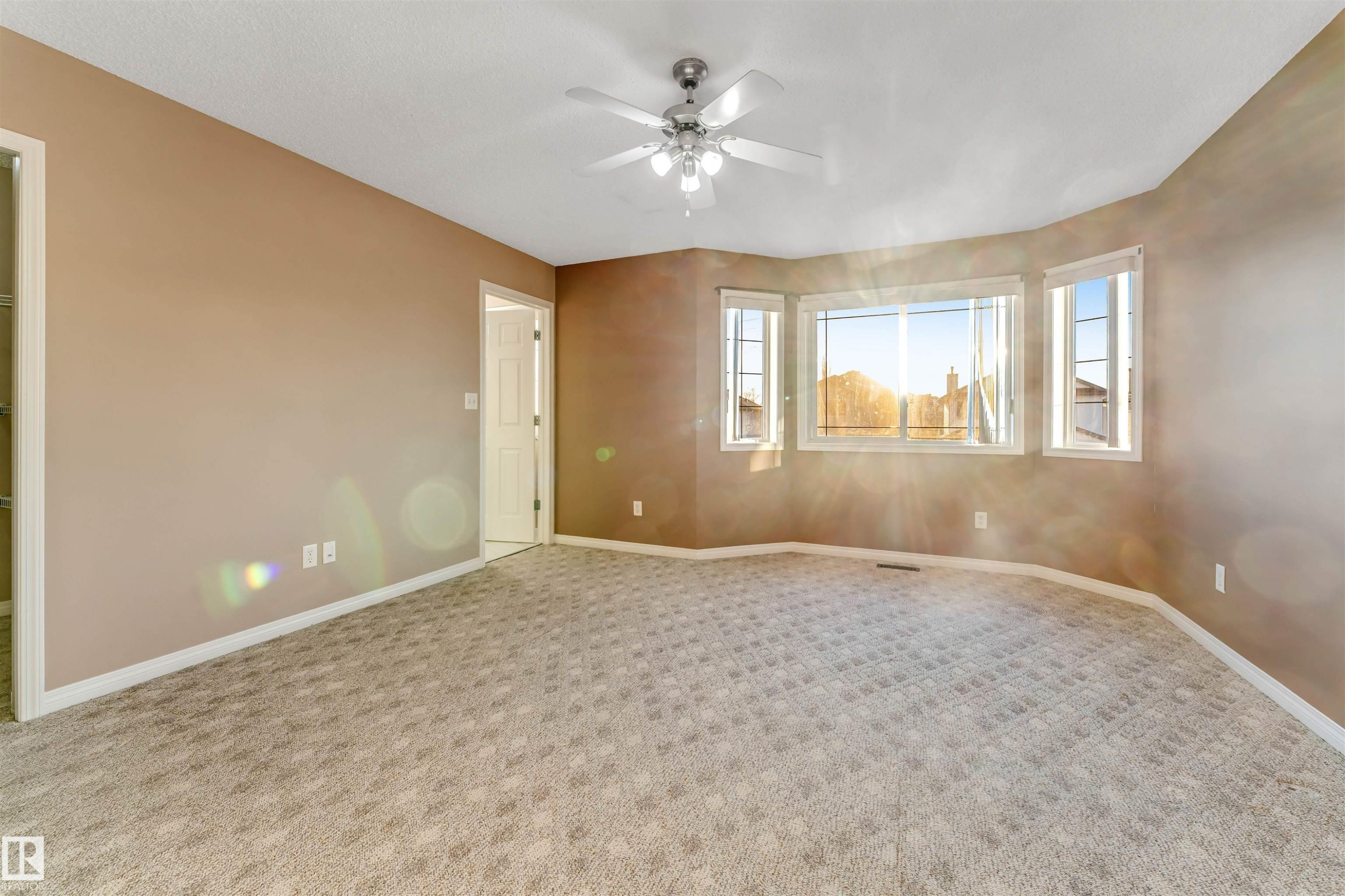 3331 26 Street, Edmonton, AB - Indoor Photo Showing Other Room