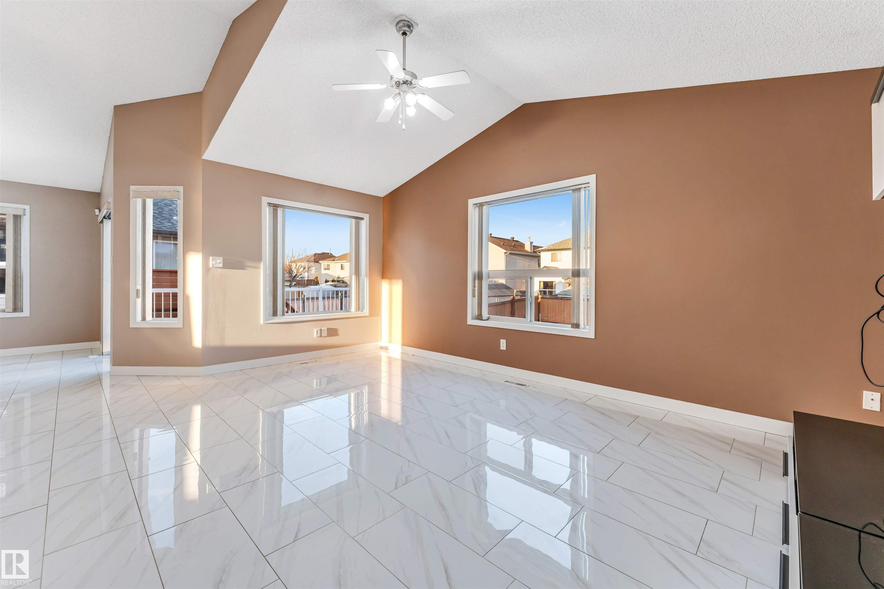 3331 26 Street, Edmonton, AB - Indoor Photo Showing Other Room