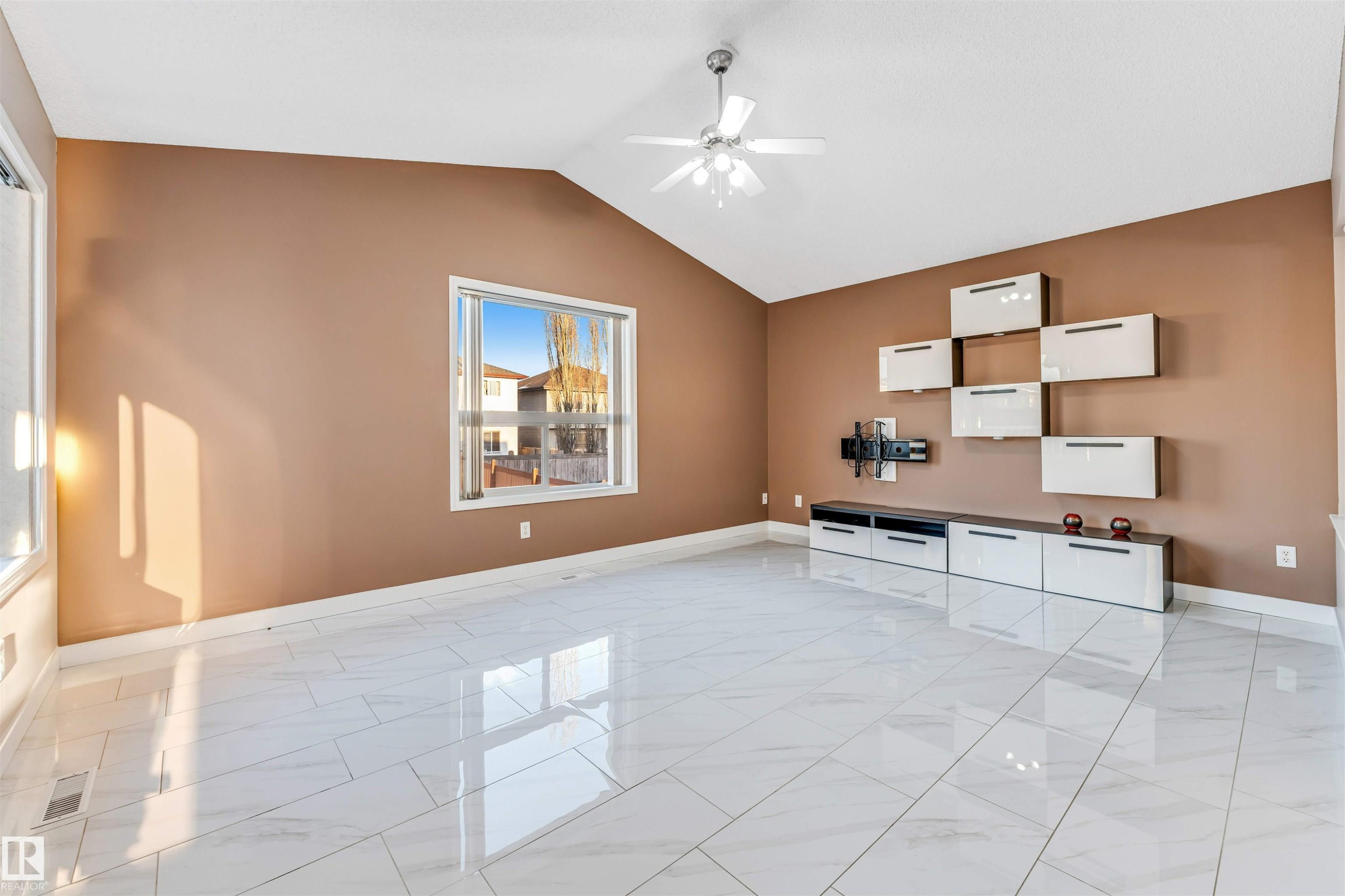 3331 26 Street, Edmonton, AB - Indoor Photo Showing Other Room