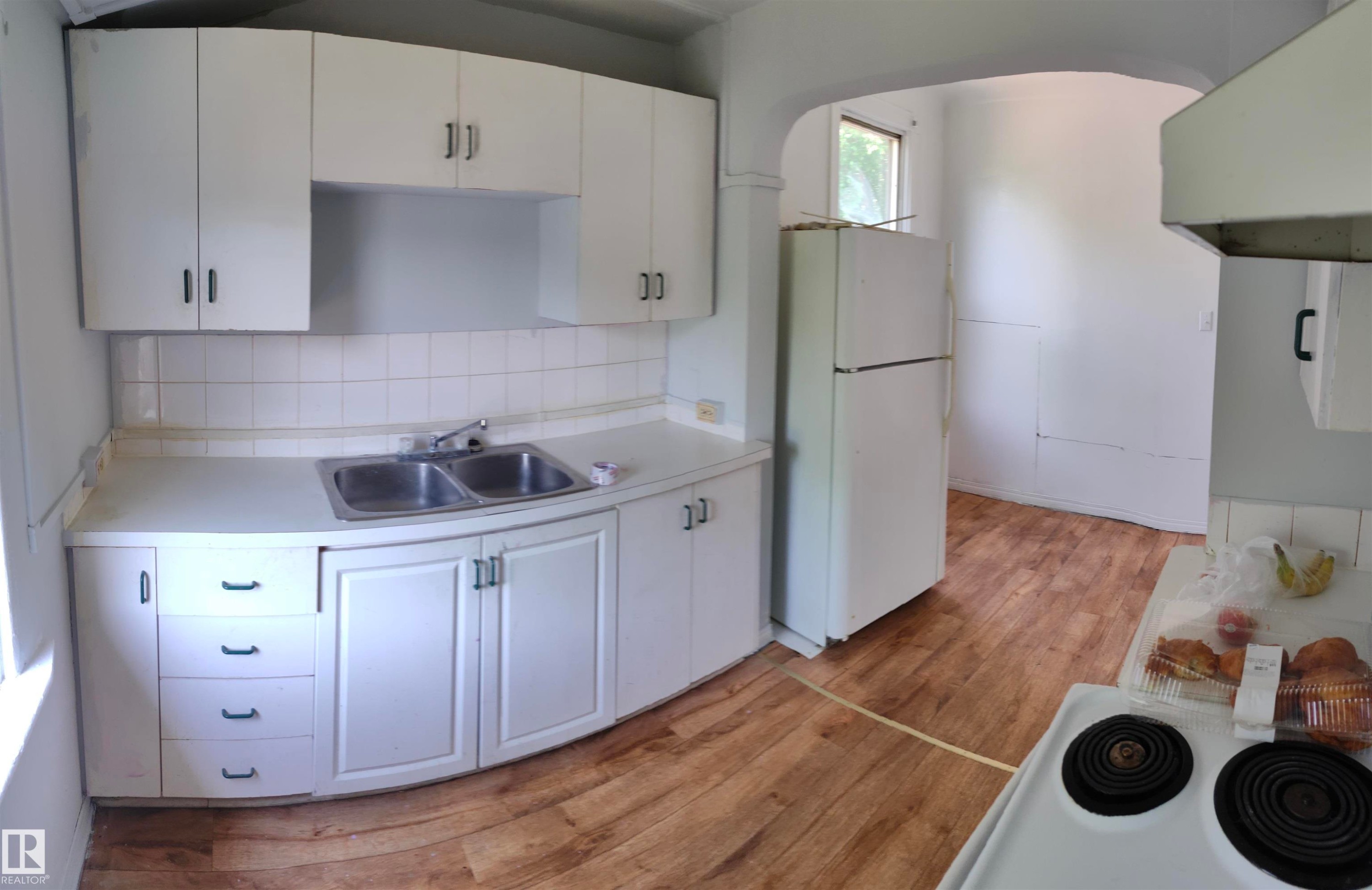 Upper Level - 11320 89 Street, Edmonton, AB - Indoor Photo Showing Kitchen With Double Sink
