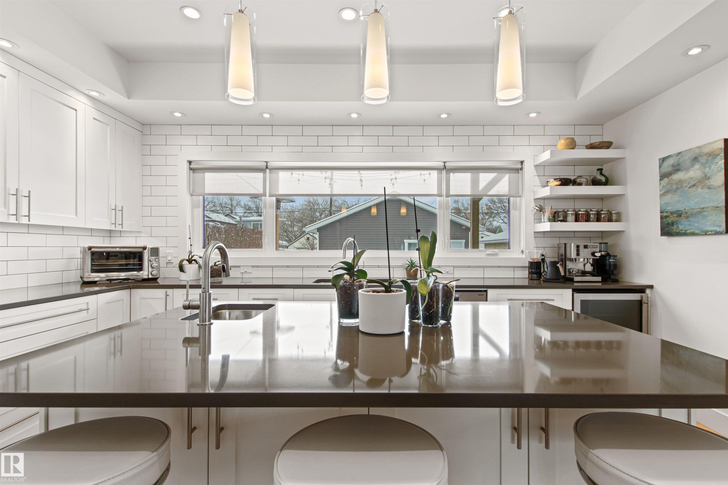 Edmonton, AB - Indoor Photo Showing Kitchen With Upgraded Kitchen