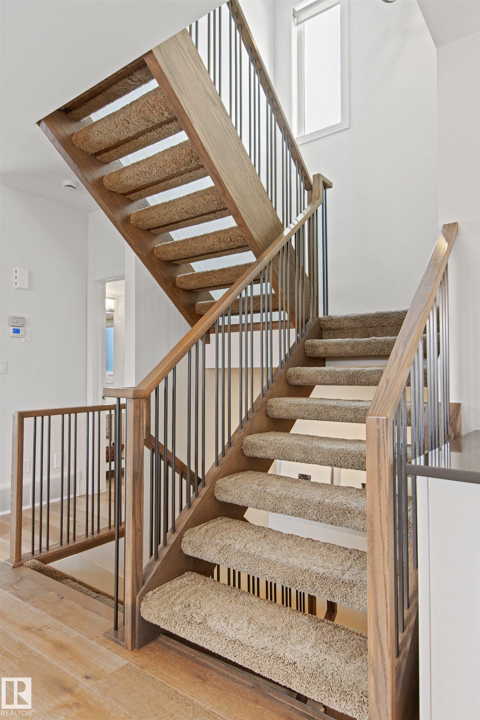 Edmonton, AB - Indoor Photo Showing Other Room