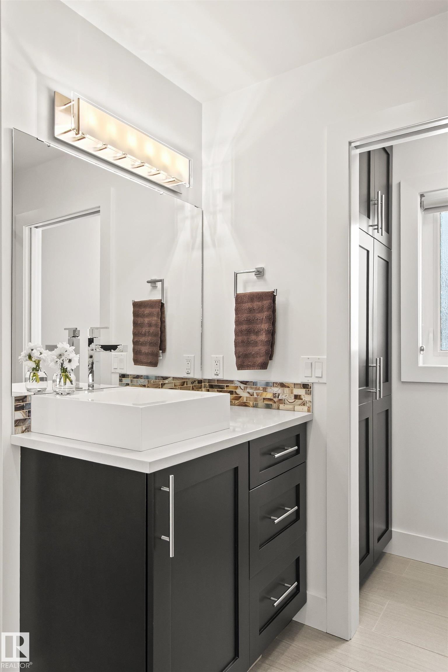 Edmonton, AB - Indoor Photo Showing Bathroom