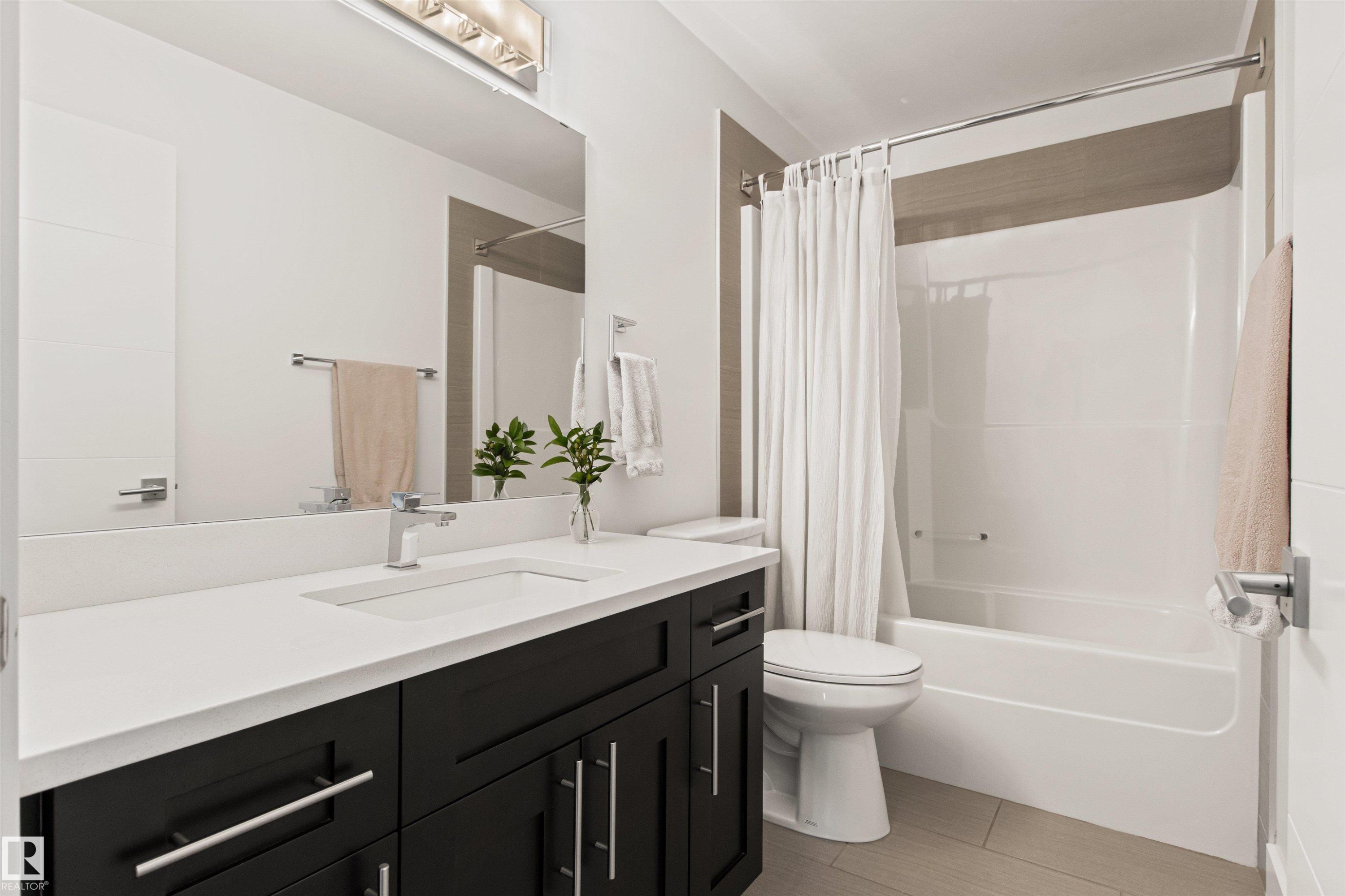 Edmonton, AB - Indoor Photo Showing Bathroom