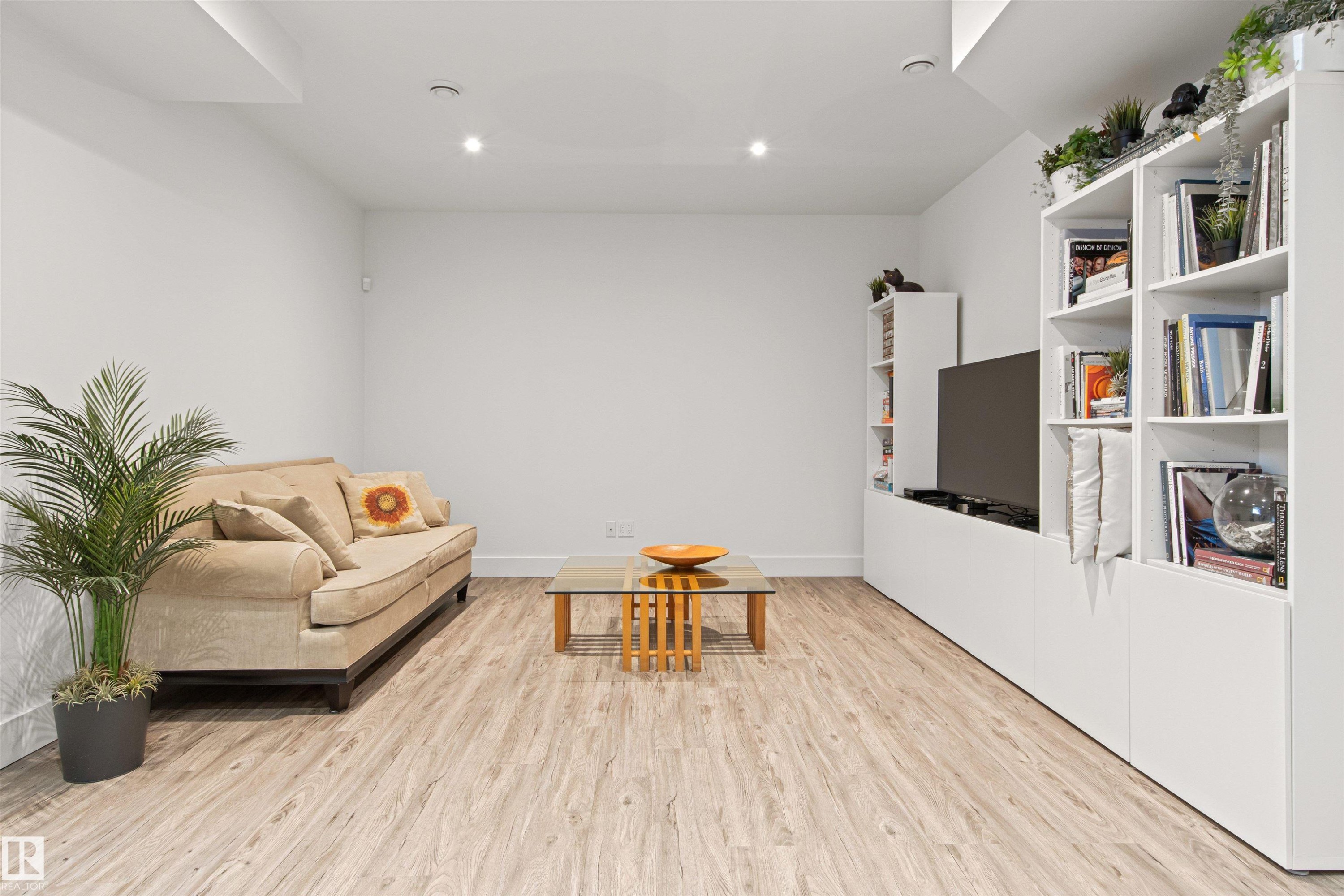 Edmonton, AB - Indoor