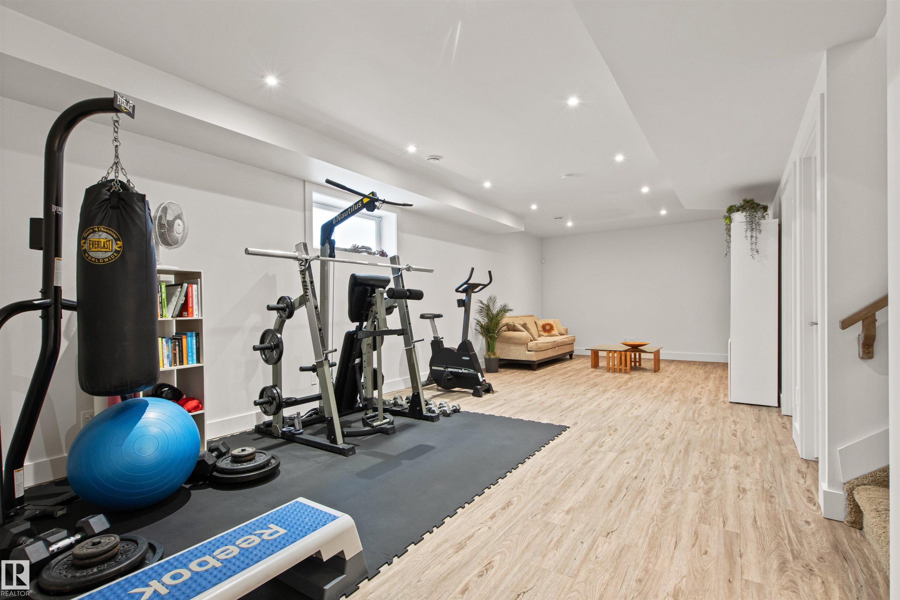 Edmonton, AB - Indoor Photo Showing Gym Room