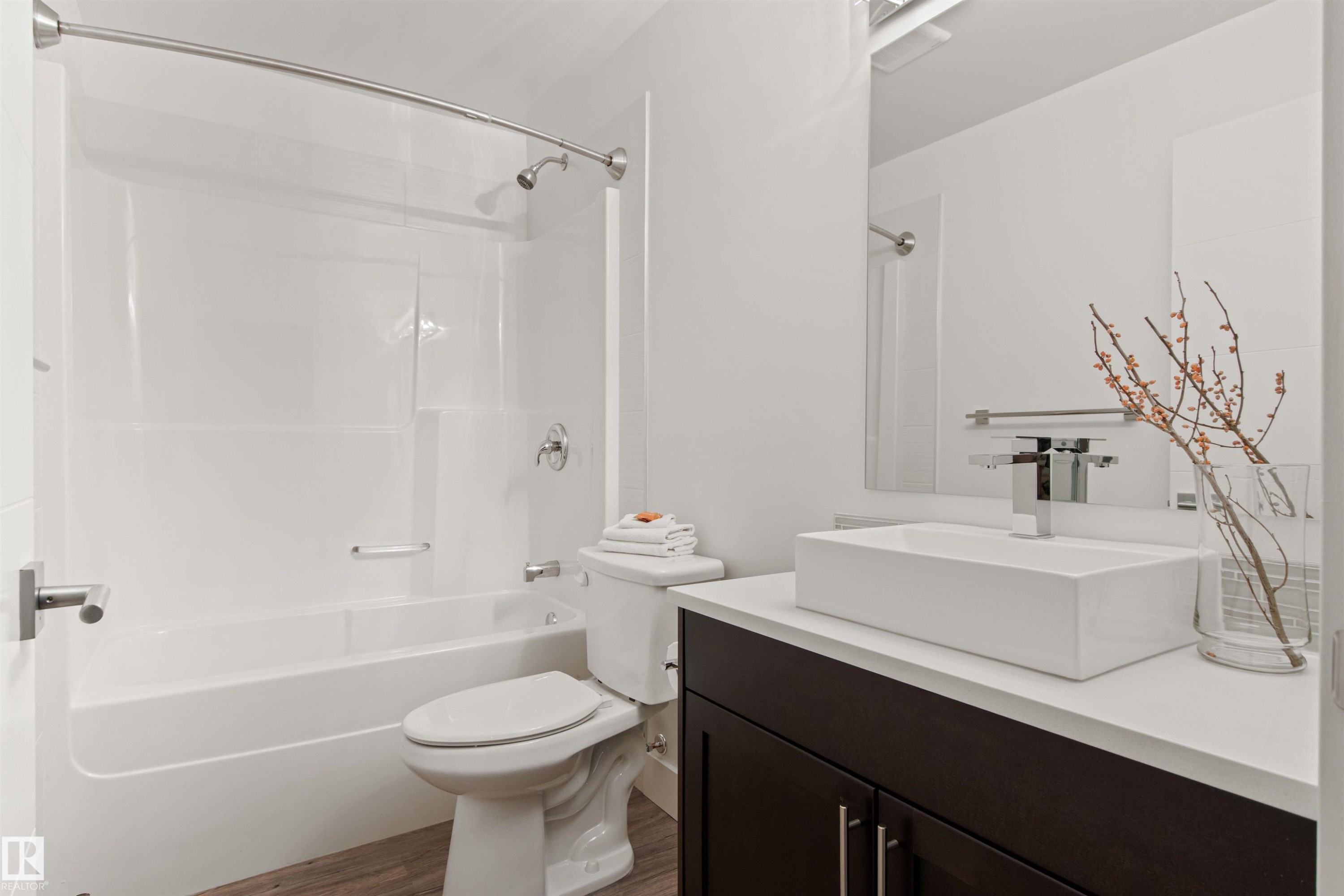 Edmonton, AB - Indoor Photo Showing Bathroom