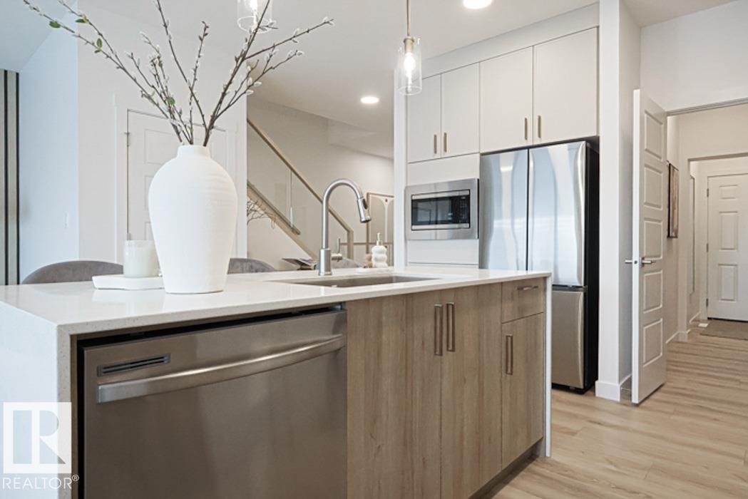 8524 183 Avenue, Edmonton, AB - Indoor Photo Showing Kitchen
