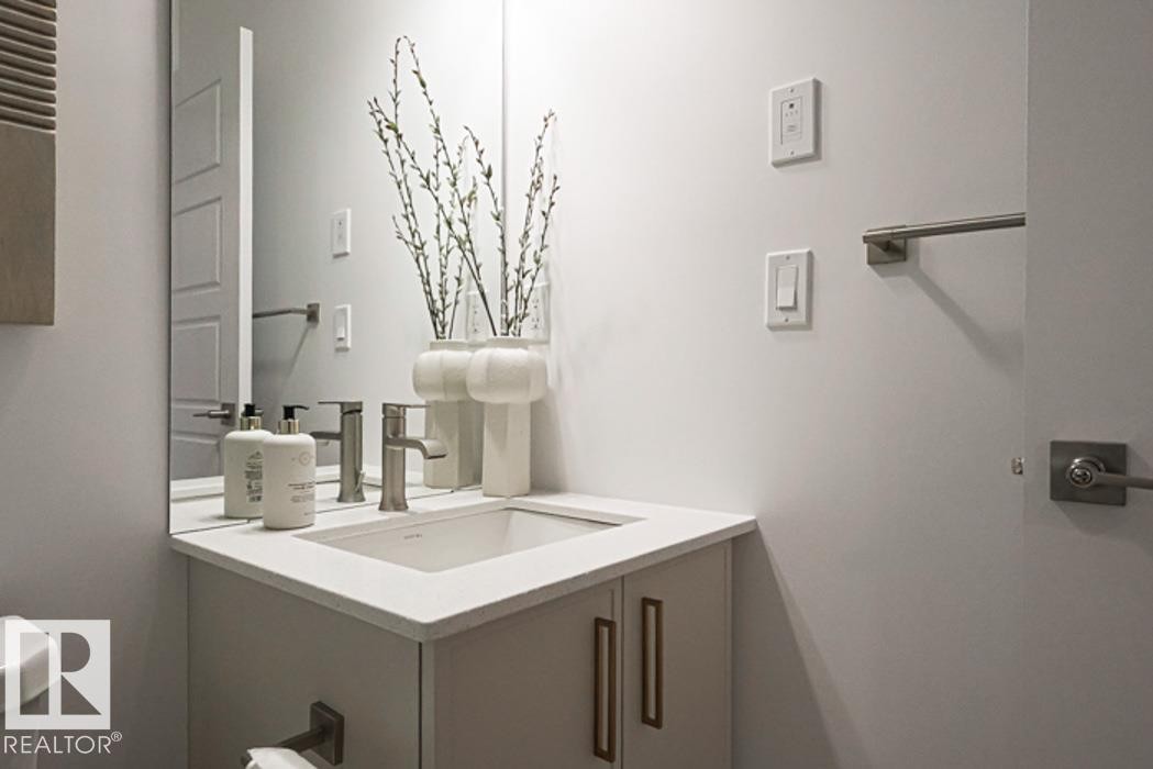 8524 183 Avenue, Edmonton, AB - Indoor Photo Showing Bathroom
