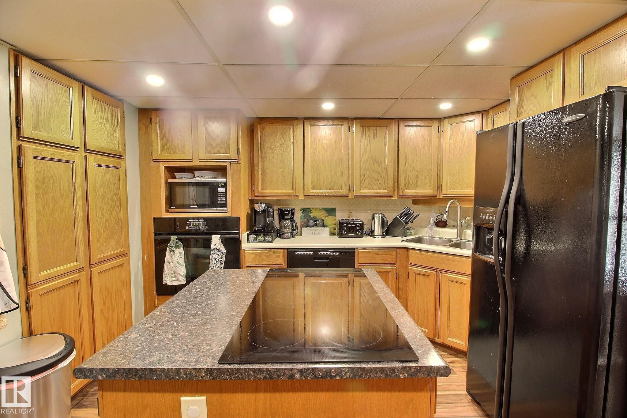 1035 109 Street, Edmonton, AB - Indoor Photo Showing Kitchen With Double Sink