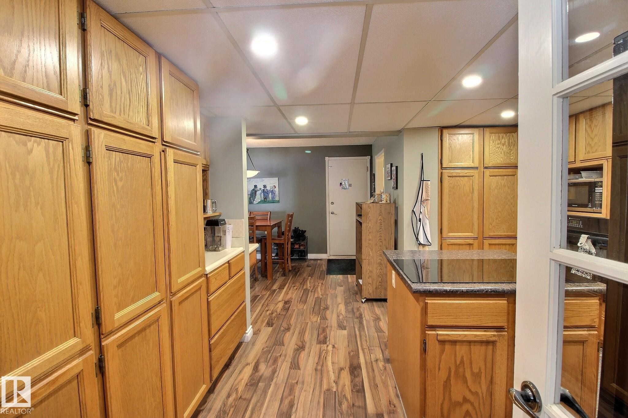 1035 109 Street, Edmonton, AB - Indoor
