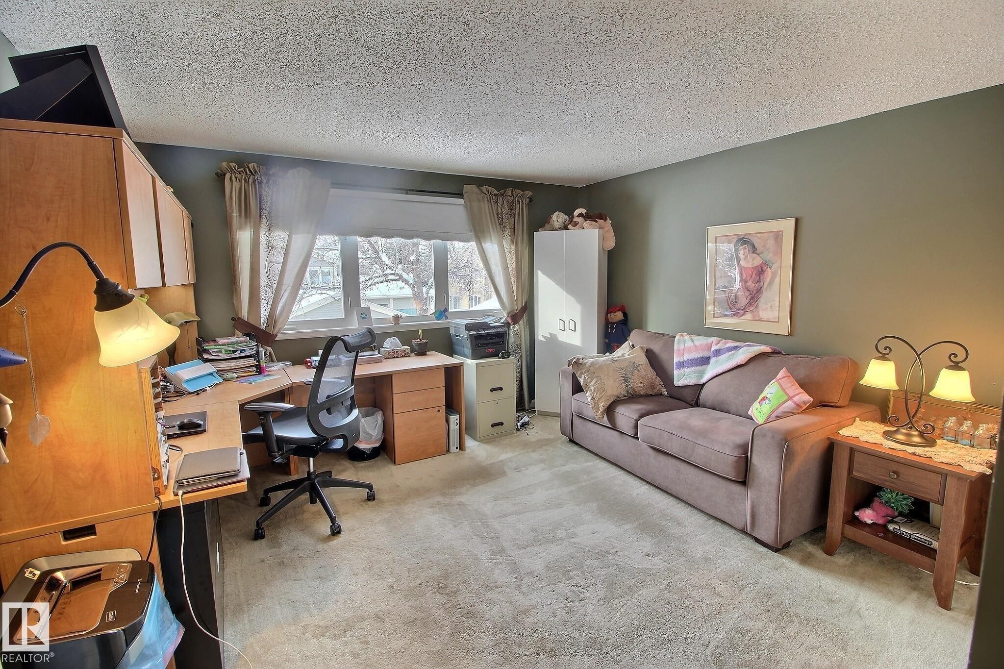 1035 109 Street, Edmonton, AB - Indoor Photo Showing Living Room
