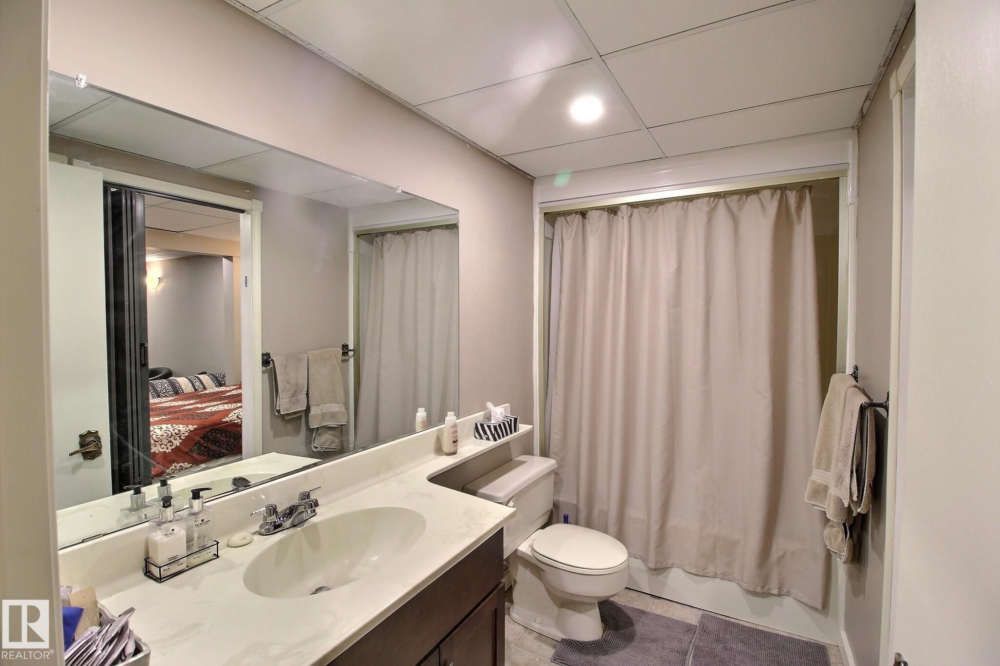 1035 109 Street, Edmonton, AB - Indoor Photo Showing Bathroom