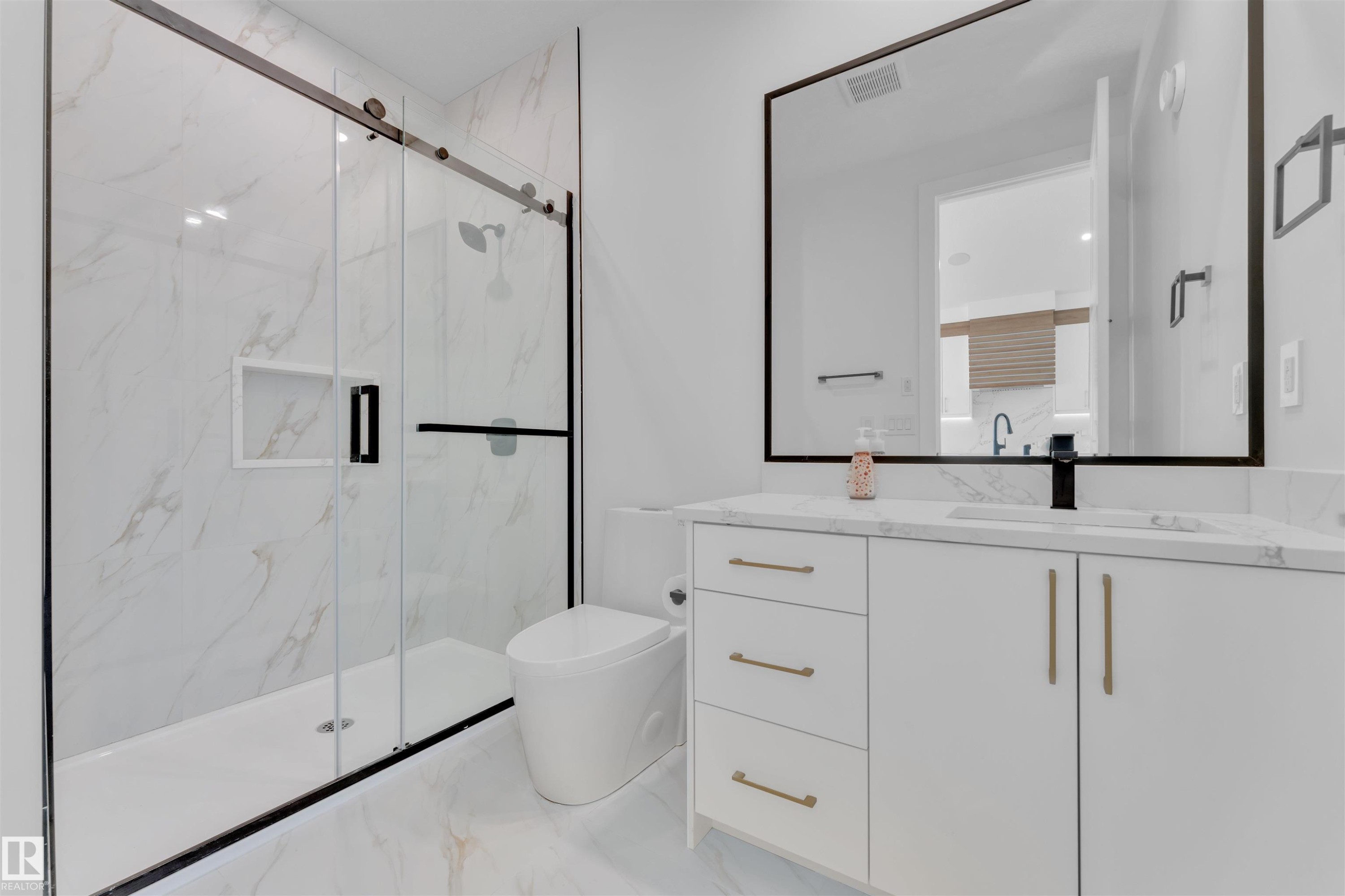 164 Caledon Crescent, Spruce Grove, AB - Indoor Photo Showing Bathroom