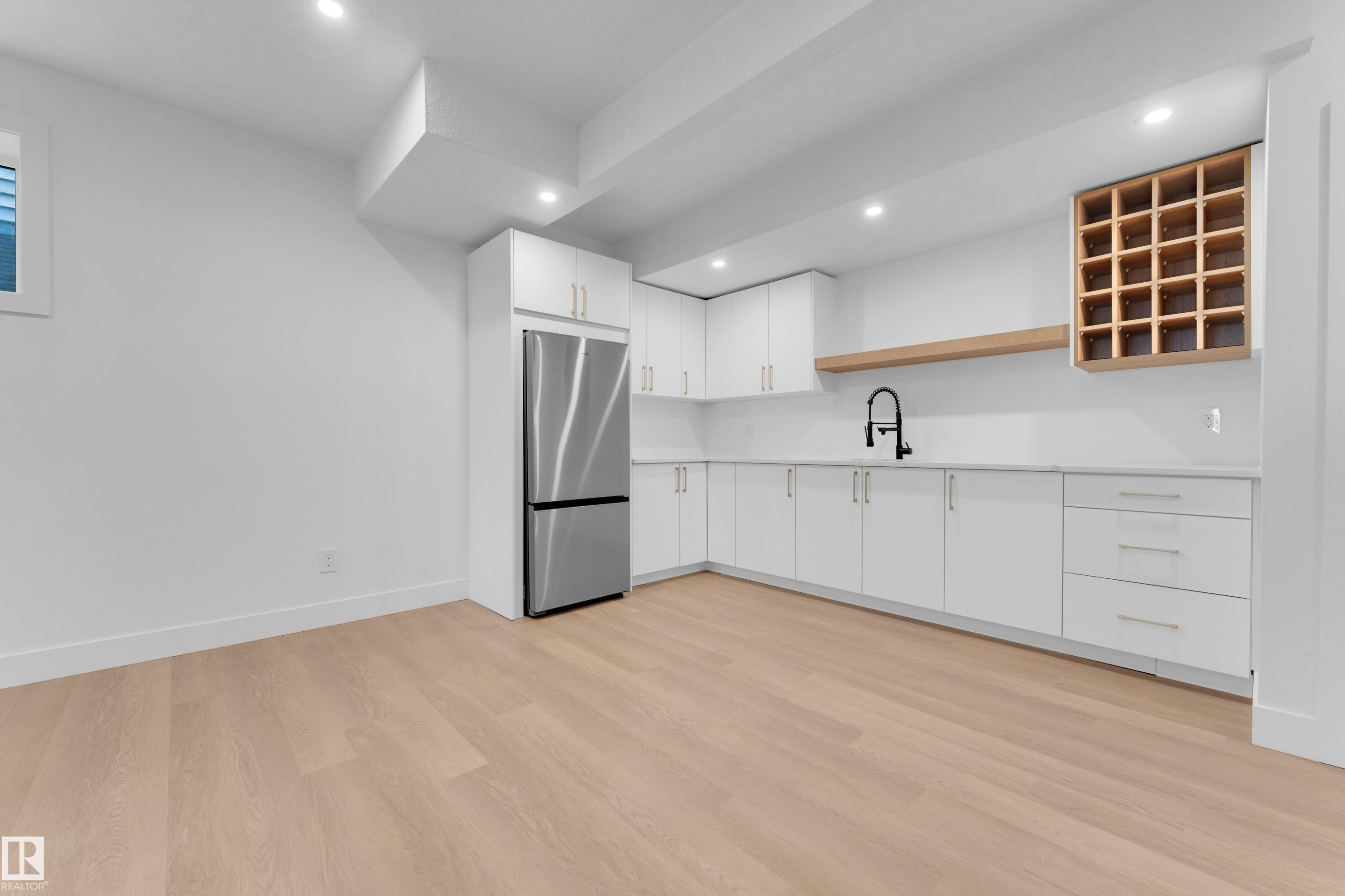 164 Caledon Crescent, Spruce Grove, AB - Indoor Photo Showing Kitchen