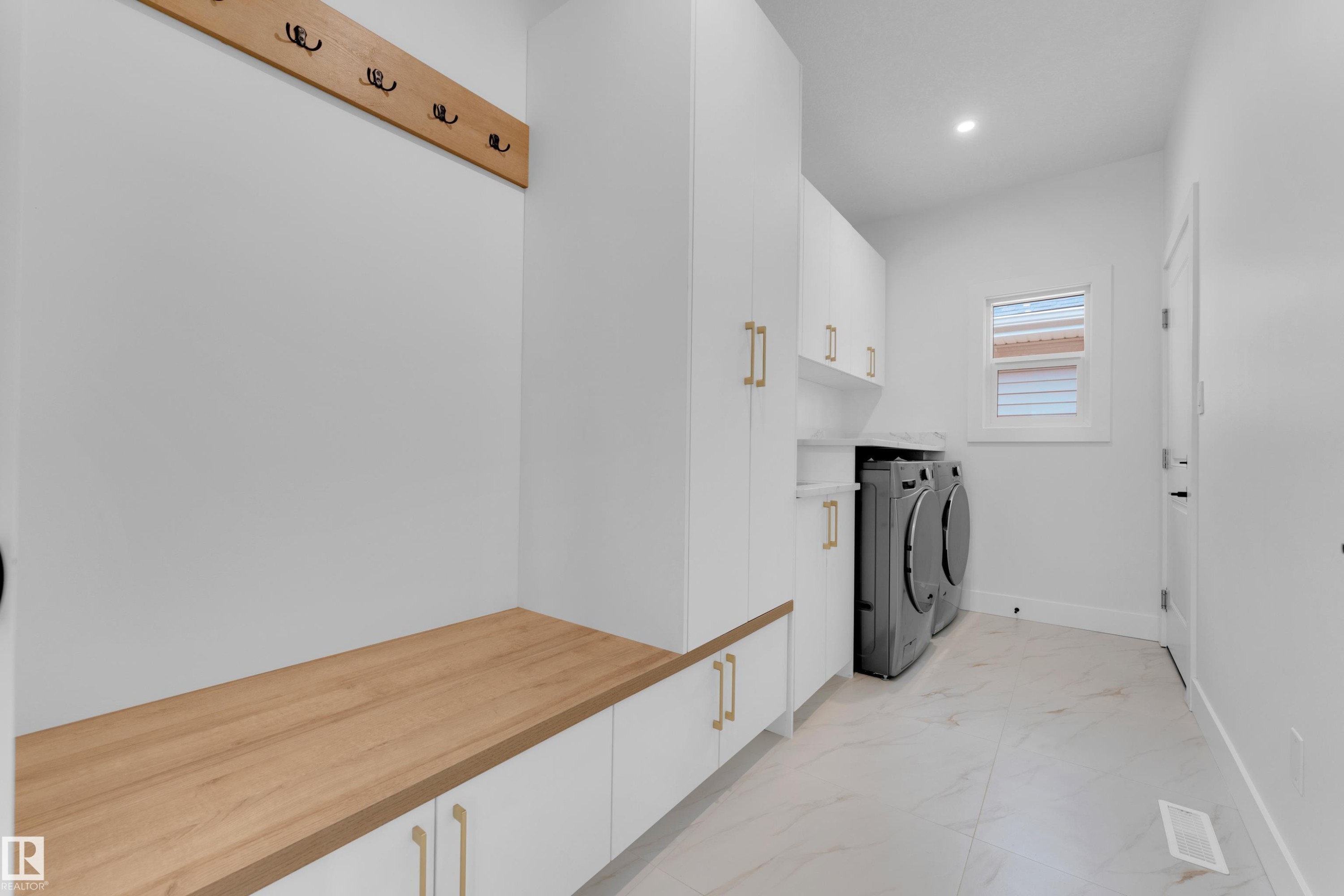 164 Caledon Crescent, Spruce Grove, AB - Indoor Photo Showing Laundry Room