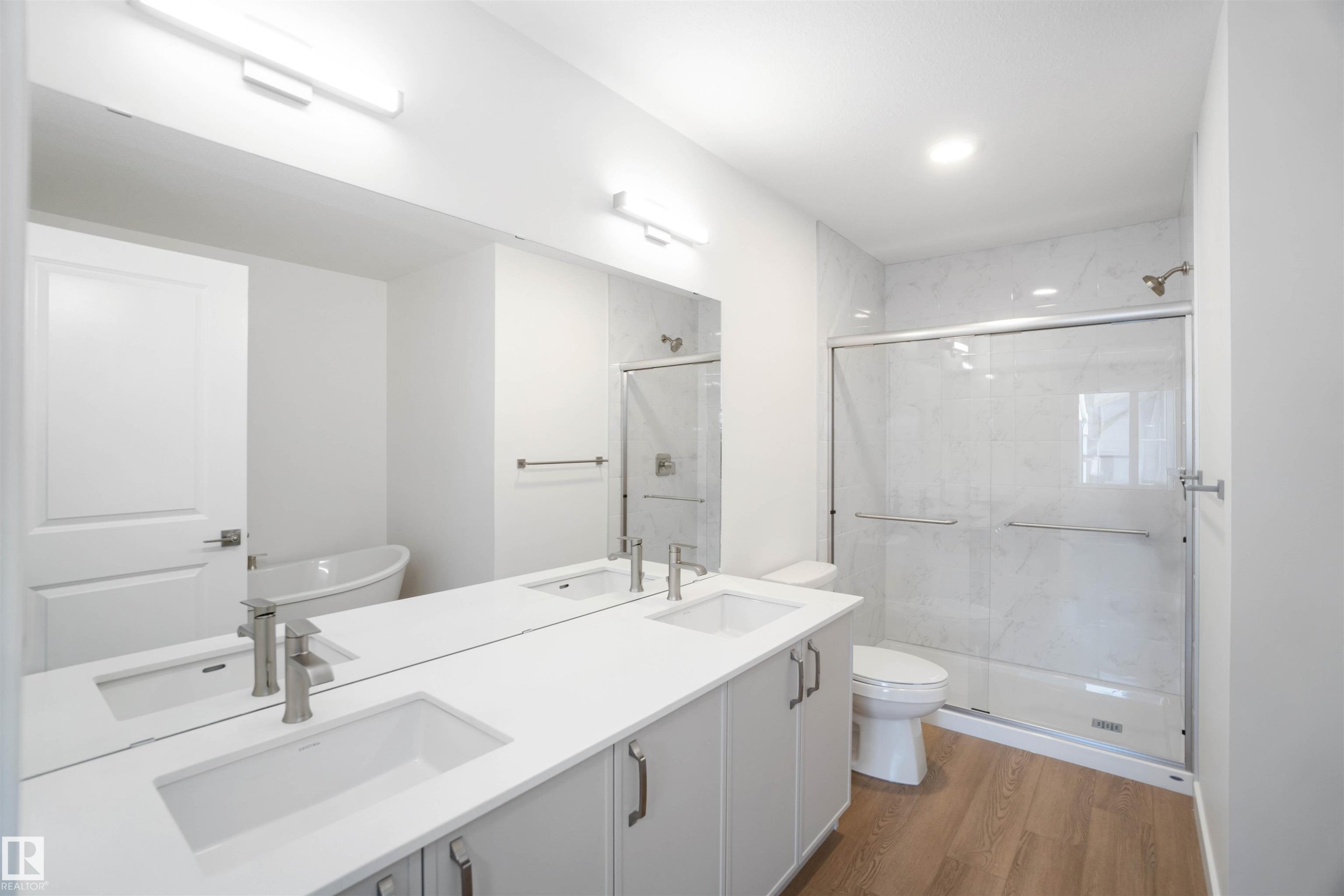 5035 Cawsey Link, Edmonton, AB - Indoor Photo Showing Bathroom