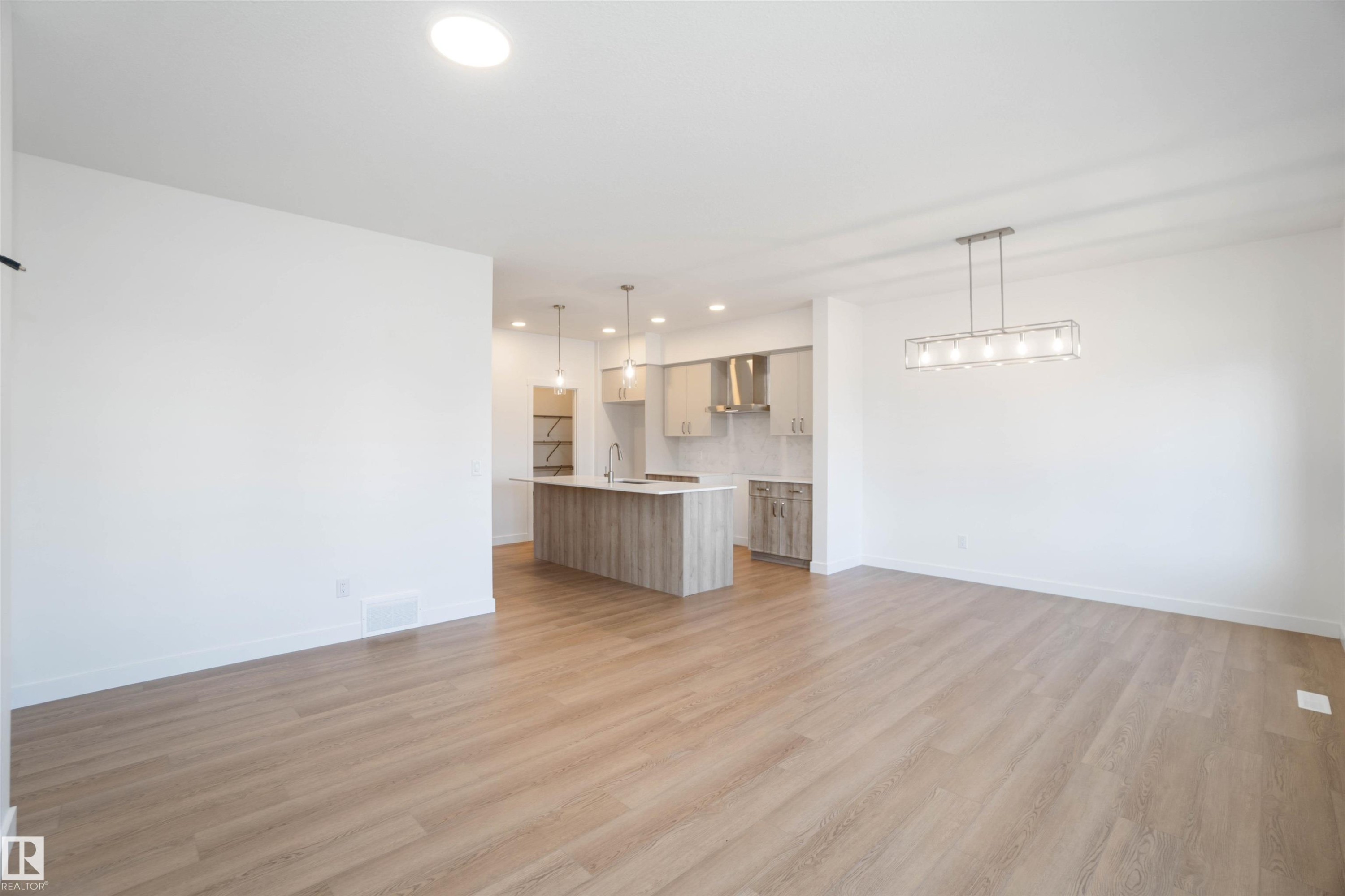 5035 Cawsey Link, Edmonton, AB - Indoor Photo Showing Kitchen