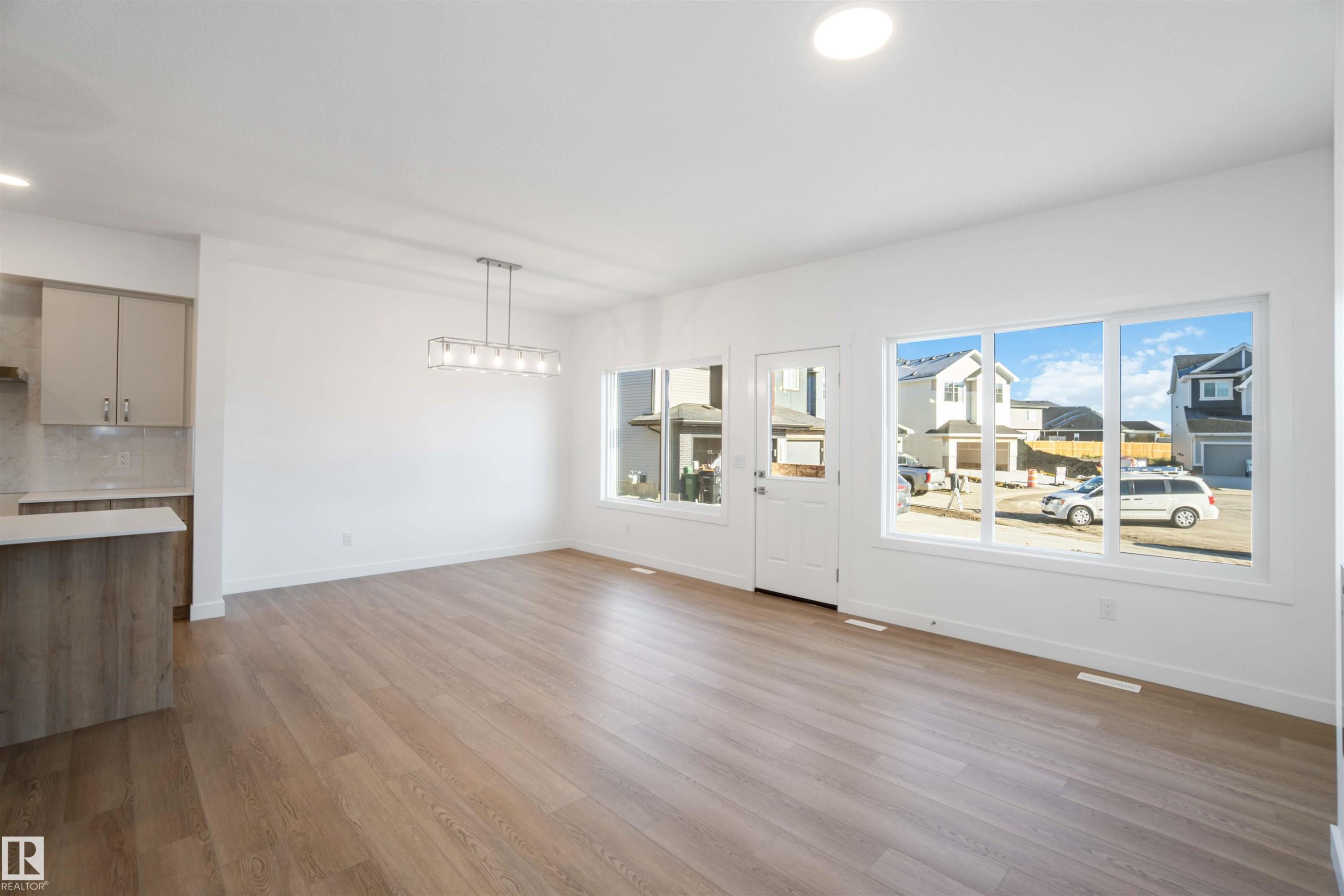 5035 Cawsey Link, Edmonton, AB - Indoor