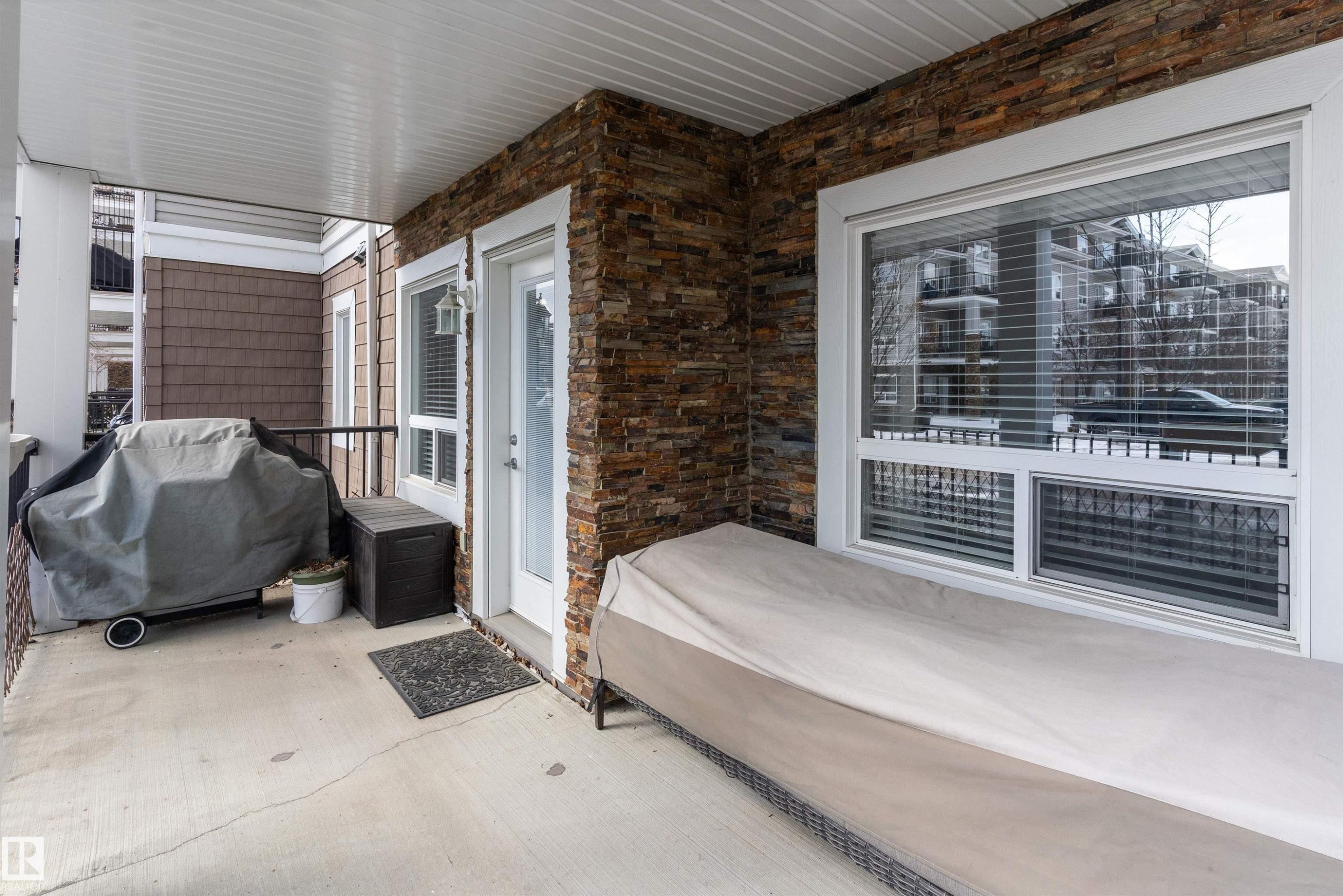 3118 9351 Simpson Drive, Edmonton, AB - Outdoor